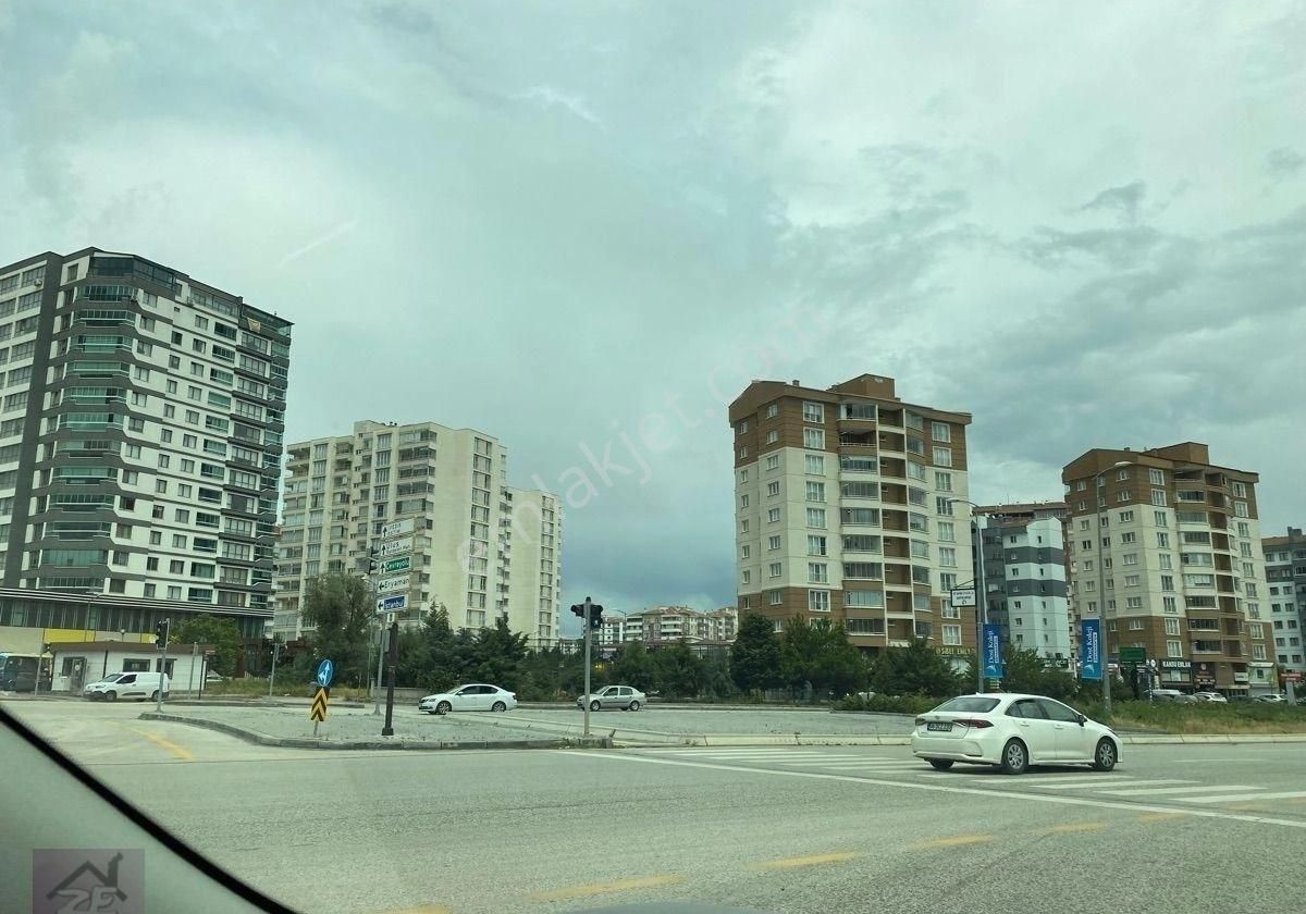 Batıkent Cadde Cepheli 100 M2 Satılık Dükkan