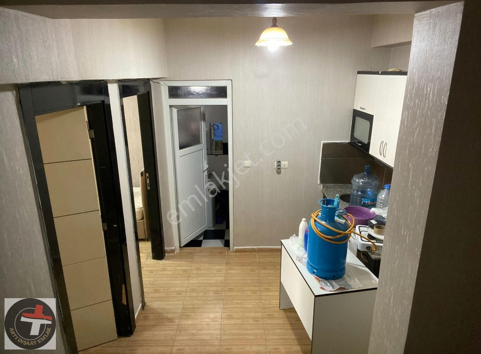 23 Nisan Mah.satılık Zemin Kat 2+0 Eşyalı,iskanlı Stüdyo Daire
