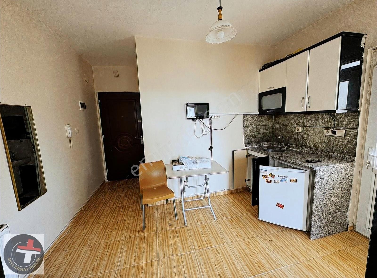 23 Nisan Mah.satılık 2+1 2.kat Eşyalı,iskanlı,balkonlu Stüdyo