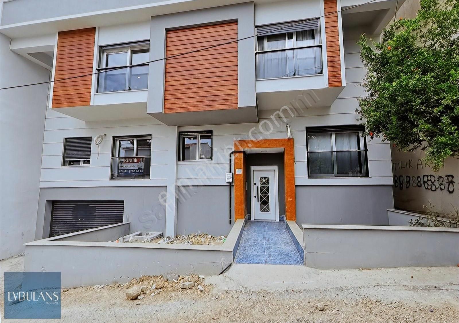 İzmir Çiğli Uğur Mumcu Merkezi Konum Geniş 1+1 Daire
