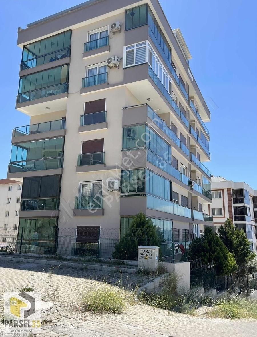Çiğli Esentepe Mahallesinde Deniz Manzaralı 1+1 Daire