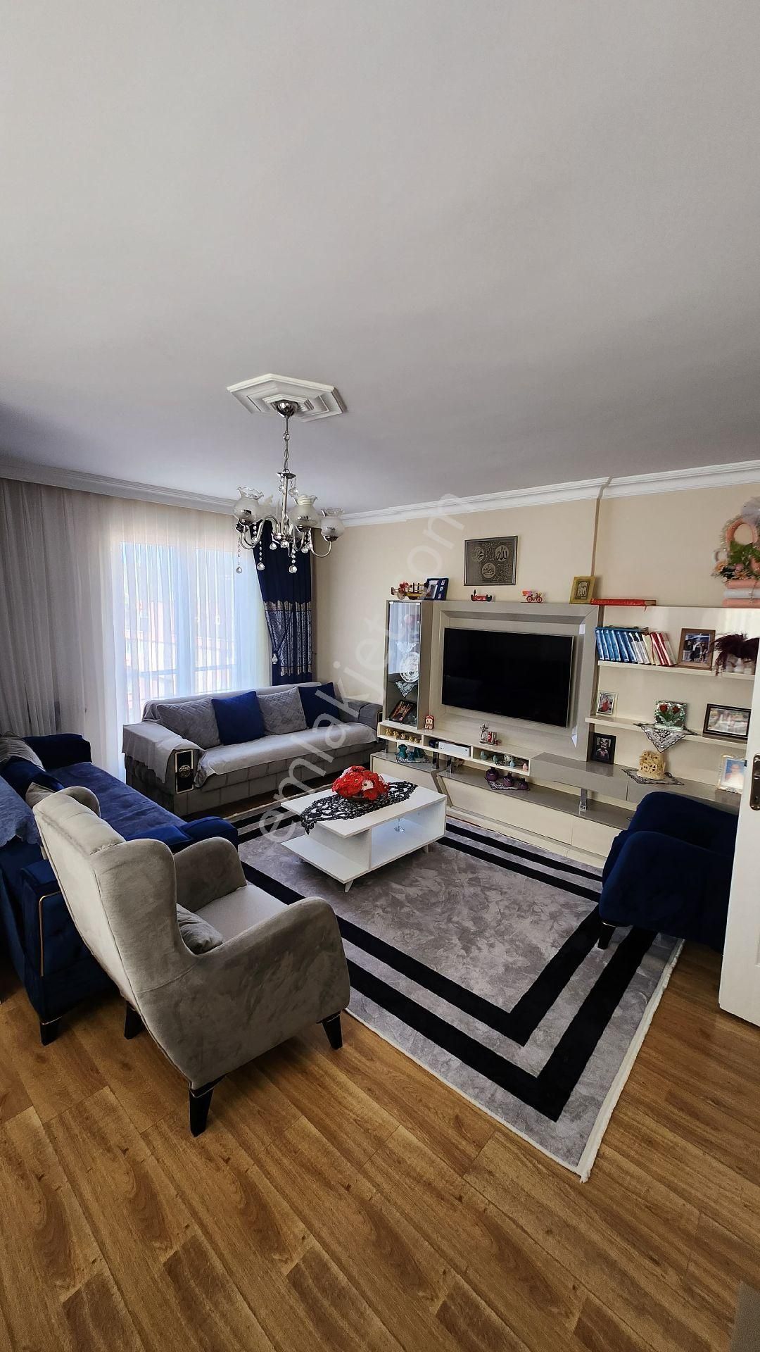 Pendik Esenyalı Orhangazi Mahallesinde Satılık 3+1 Daire