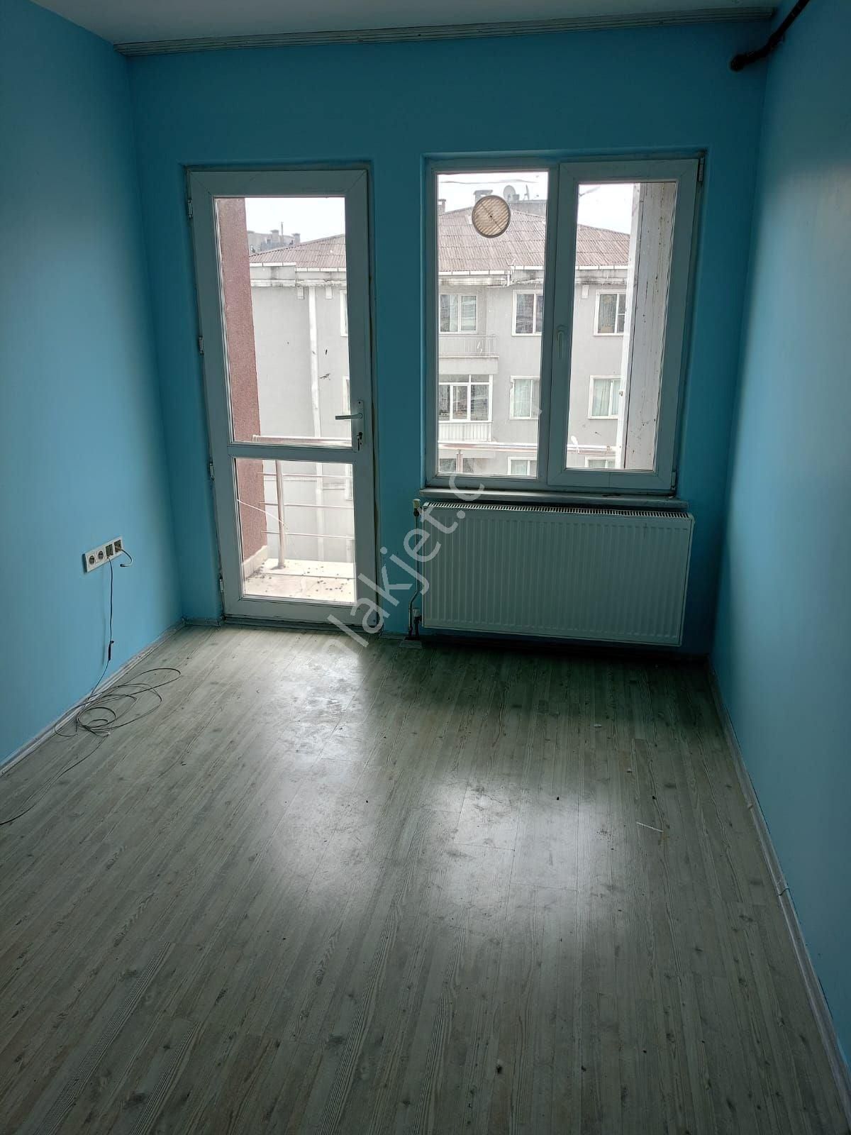 İstasyon Caddesinde Satılık 1+1 Doğalgazlı Daire