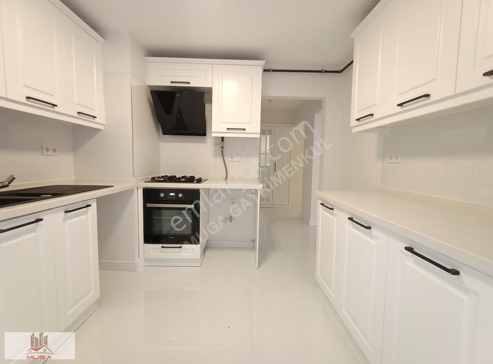 Muga'dan Aksoy Çamlıkta Satılık Full Tadilatlı 3+1 Köşe Daire