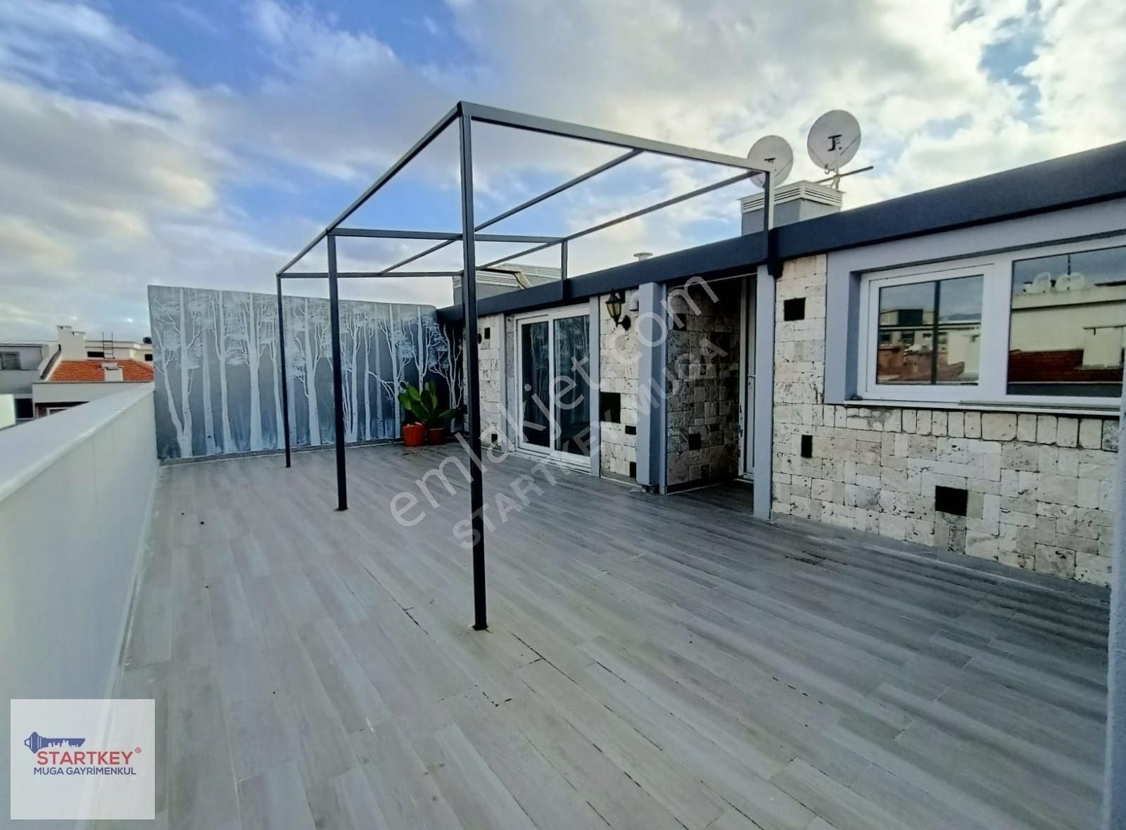 Muga'dan Şemikler Meydan Satılık 3+1 Teraslı Yasal Dubleks Daire