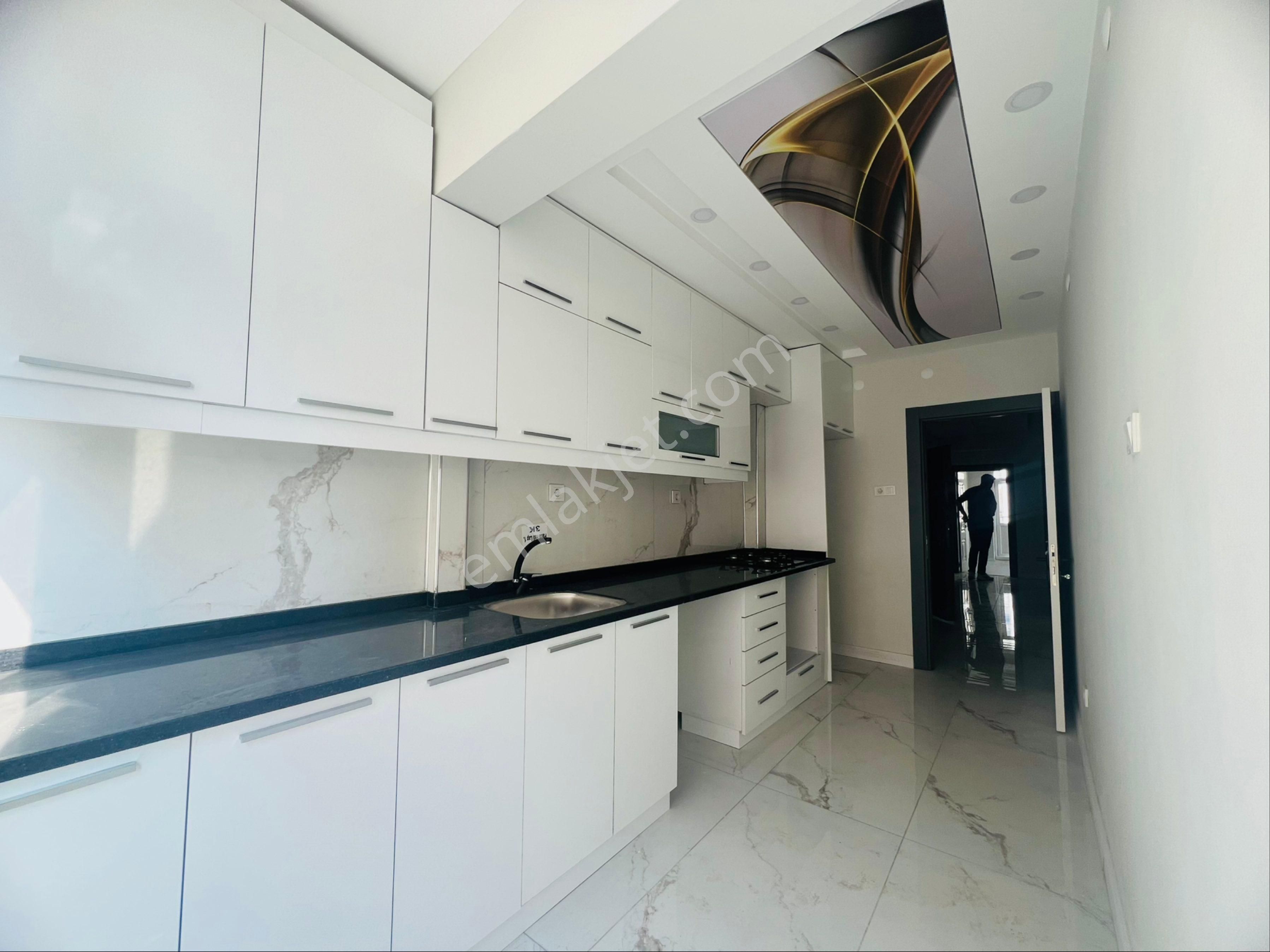 Dokuma Ulusta Çift Balkon Full Yapılı 2+1 Fırsat Daire !