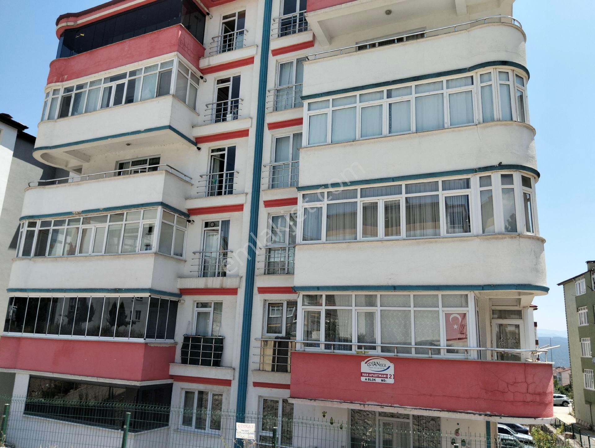 Karabük 5000evler Ormancılar Parkı Karşisinda Ara Kat 2+1 Daire Satılıktır