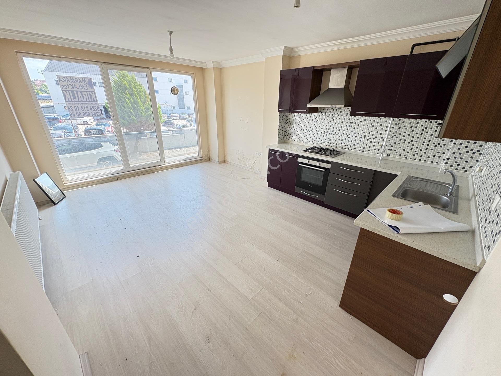 Marmara'dan İstasyonda Geniş Eşyasız 1+1 Kiralık Daire