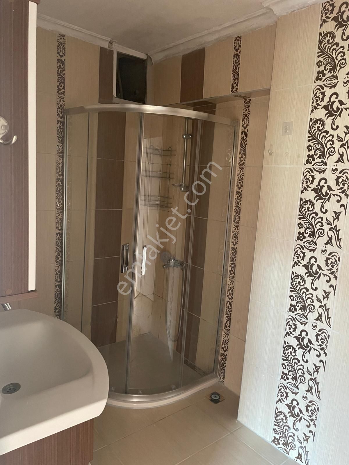 Beşevler'de Güzel Konumlu Kiralık Daire-tek Blok'tan Oluşan- - Görsel 21