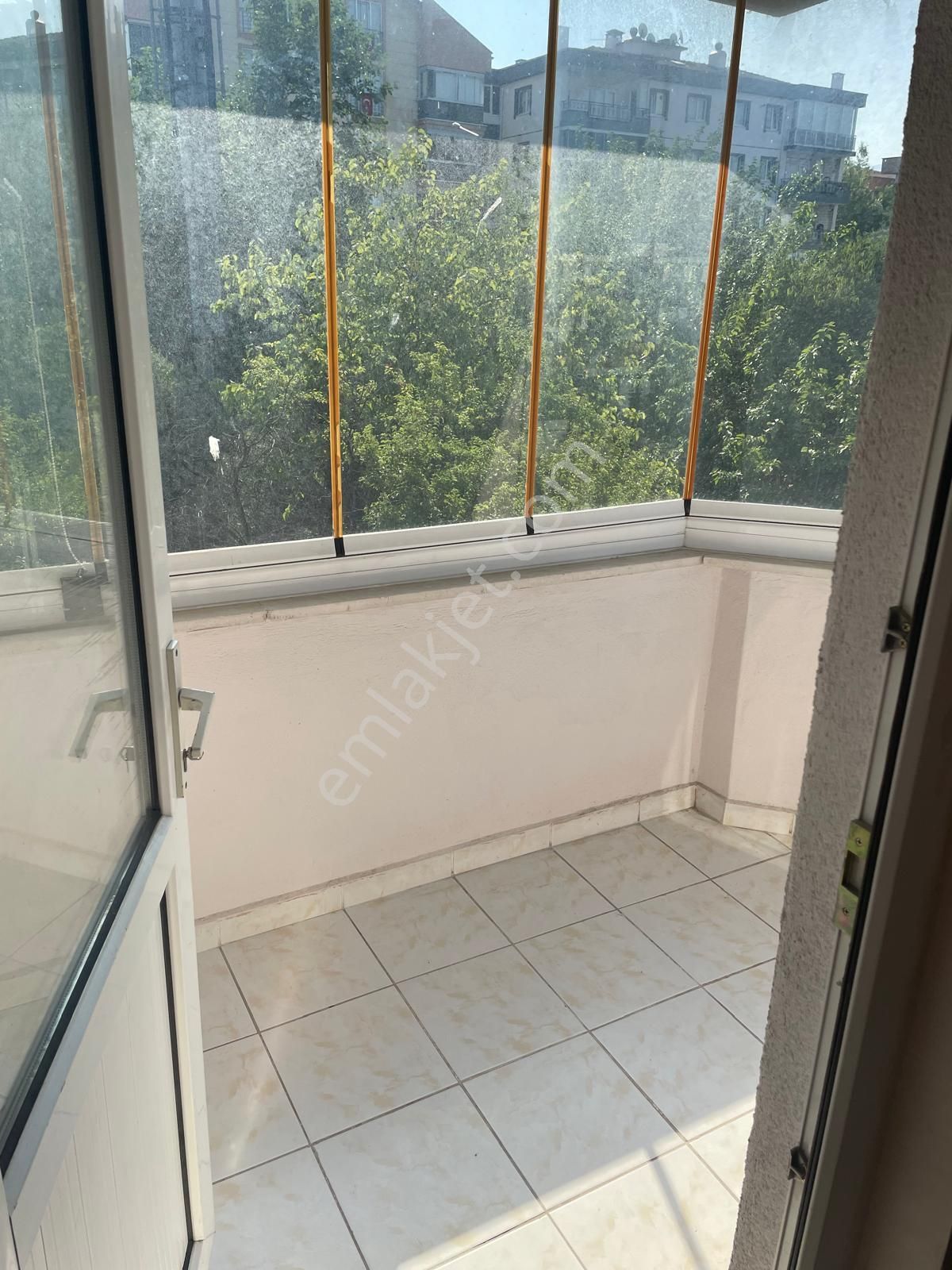 Beşevler'de Güzel Konumlu Kiralık Daire-tek Blok'tan Oluşan- - Görsel 26