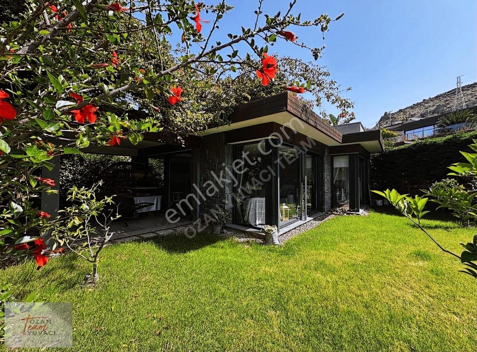 Site İçi Tam Müstakil, Özel Plajlı Ve Havuzlu Satılık Villa
