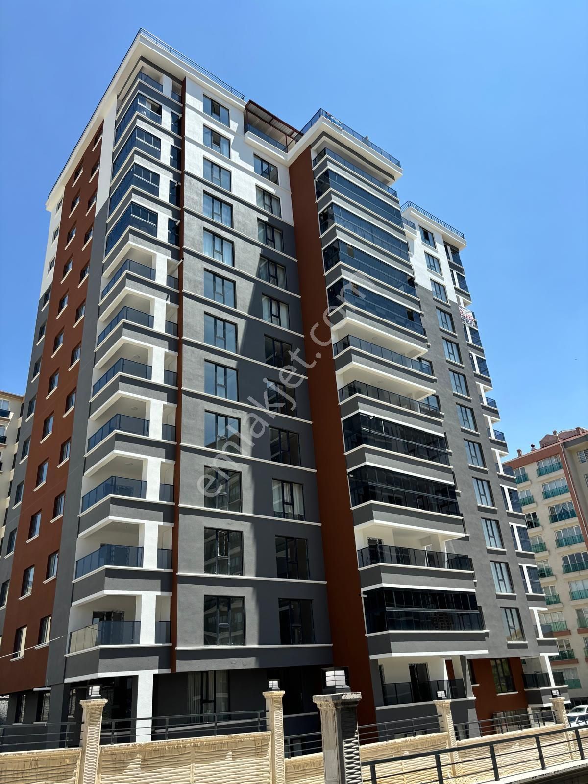 Kıbrısköy Mah. 3 Bloklu Site İçinde Açık Cepheli Yapılı 3+1 Daire