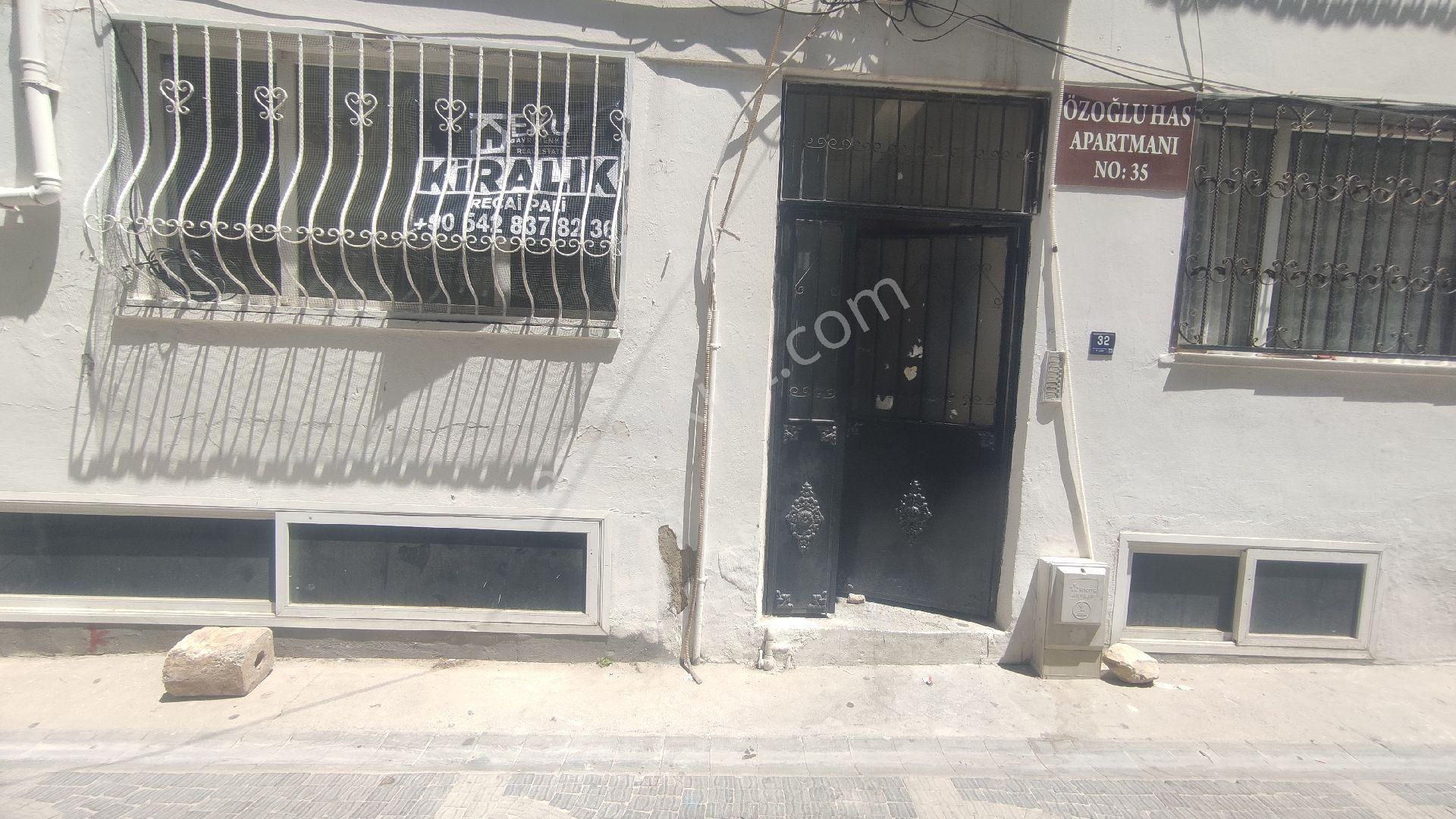 Kuşadası Merkez De Sahile Yürüme Mesafesinde Kiralık 2+1 Daire