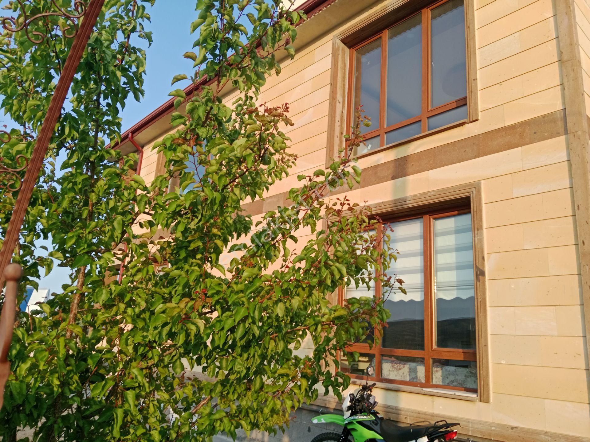 Kapadokya'da (avanos) 554 M2 Arsalı,650 M2 3 Katlı Satılık Bina