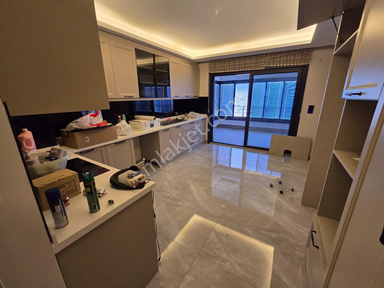 Tekin Emlaktan Muhteşem Konumda Ultralüks Yapıda Akıllı Otomasyon Sistemi 4+1 Kiralık Daire !!!