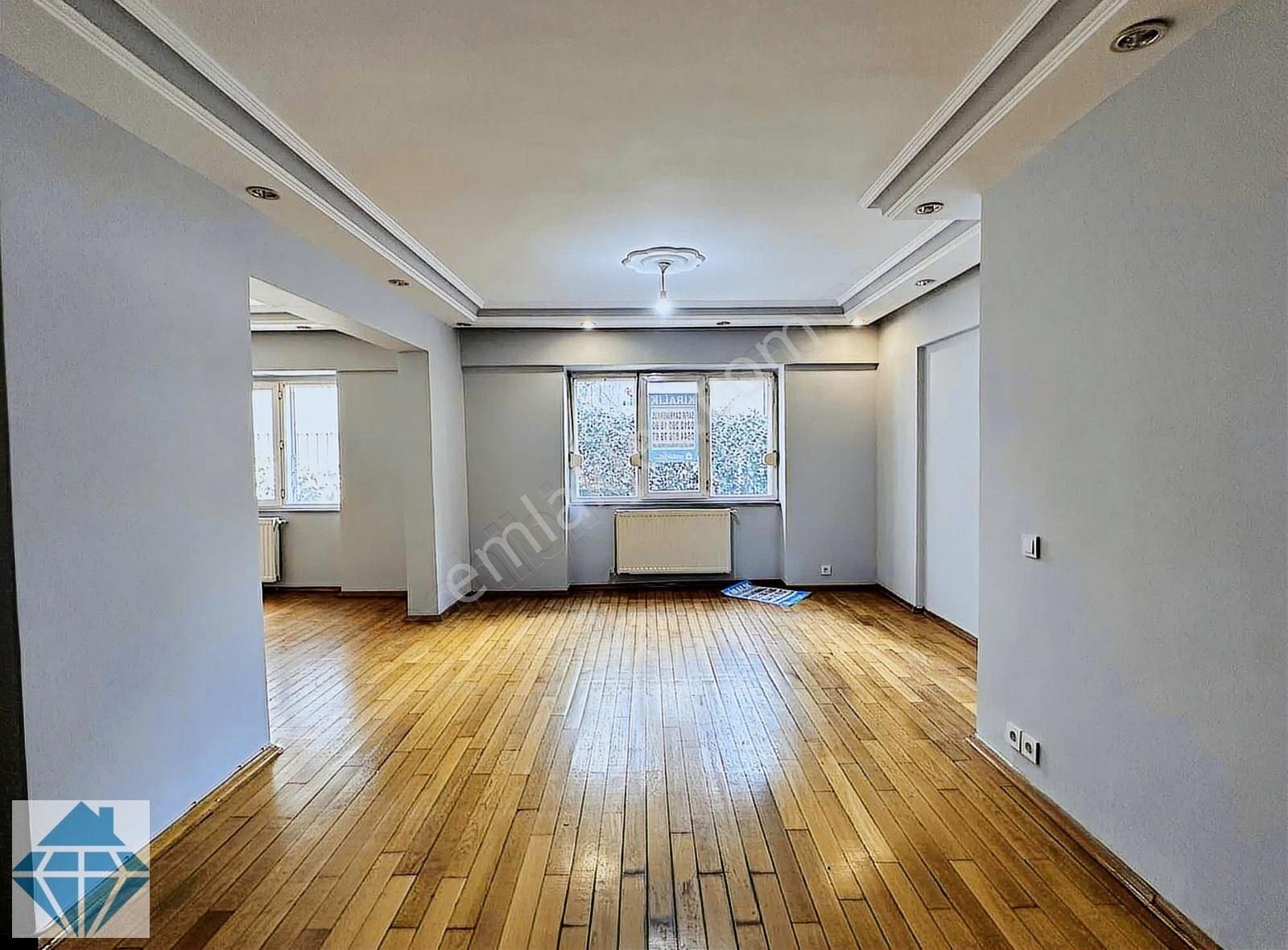 Kadıköy Birlik Evlerinde Büyük Tip 2 + 1 120 M2 Fırsat Kiralık