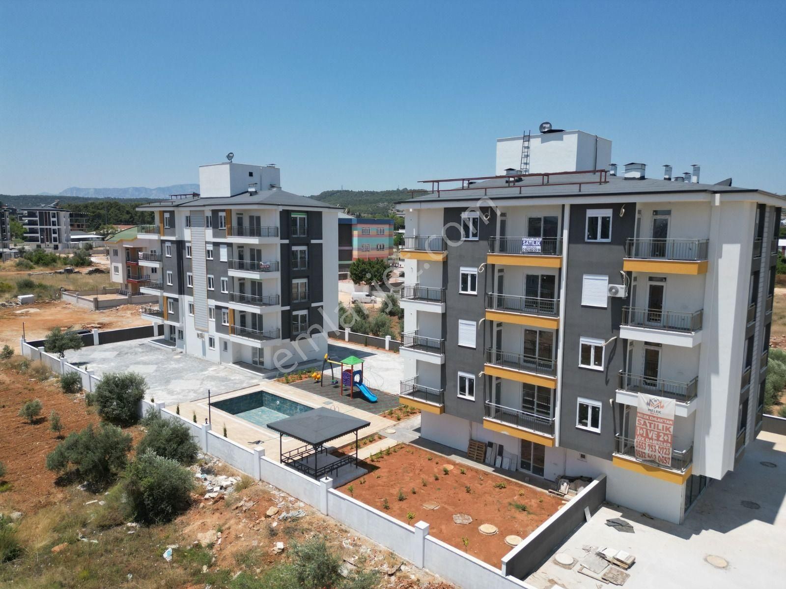 Demirelde Havuzlu Site İçi Katta 1+1 Kiralık Daire