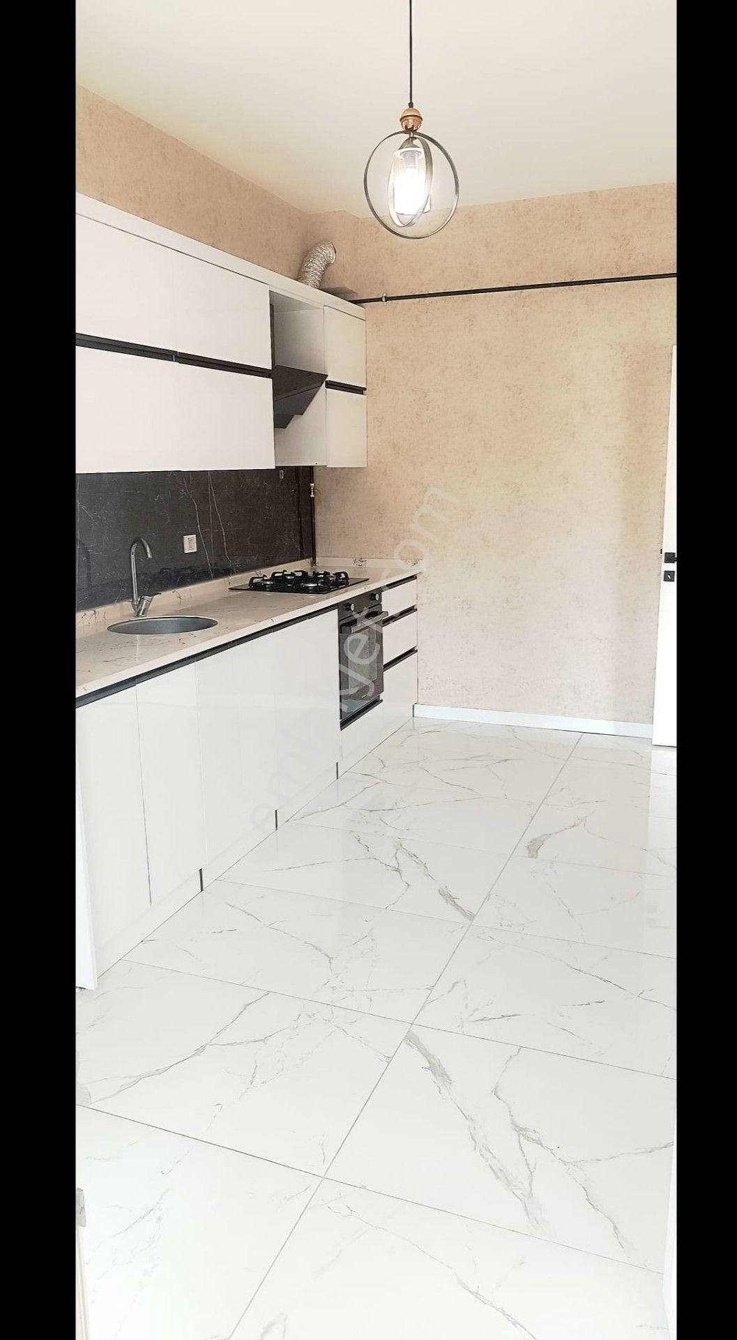 Kiralık 2+1 Yüksek Giriş Zemin Kat Sıfır Ayarında 3 Yıllık Daire