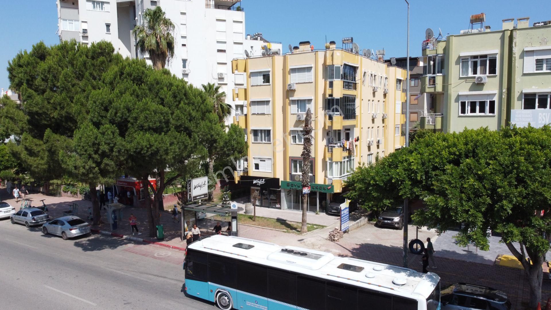 Plaja 200 Mt,ana Cadde Üzeri ,full Temiz Eşyalı ,ferah Önü Açık ,arka Yeşil Alana Bakan Cephe,2+1