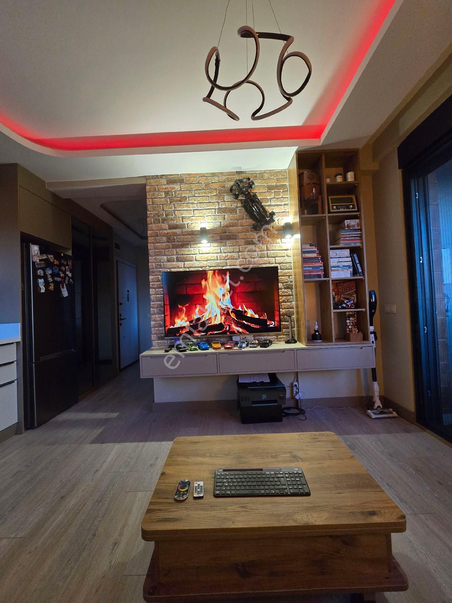 Sahibinden Havuzlu Sitede Arakat 1+1 Full Yapılı Daire