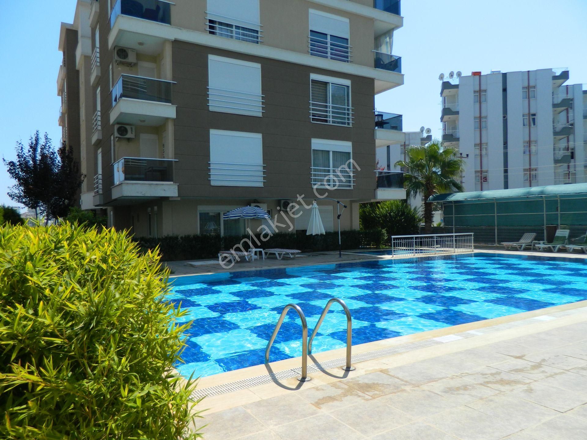Ulaşım Hattı Üzeri, Yüzme Havuzlu,lapalı Garajlı,spor Salonlu Sitede, Önü Açık Ferah 2+1