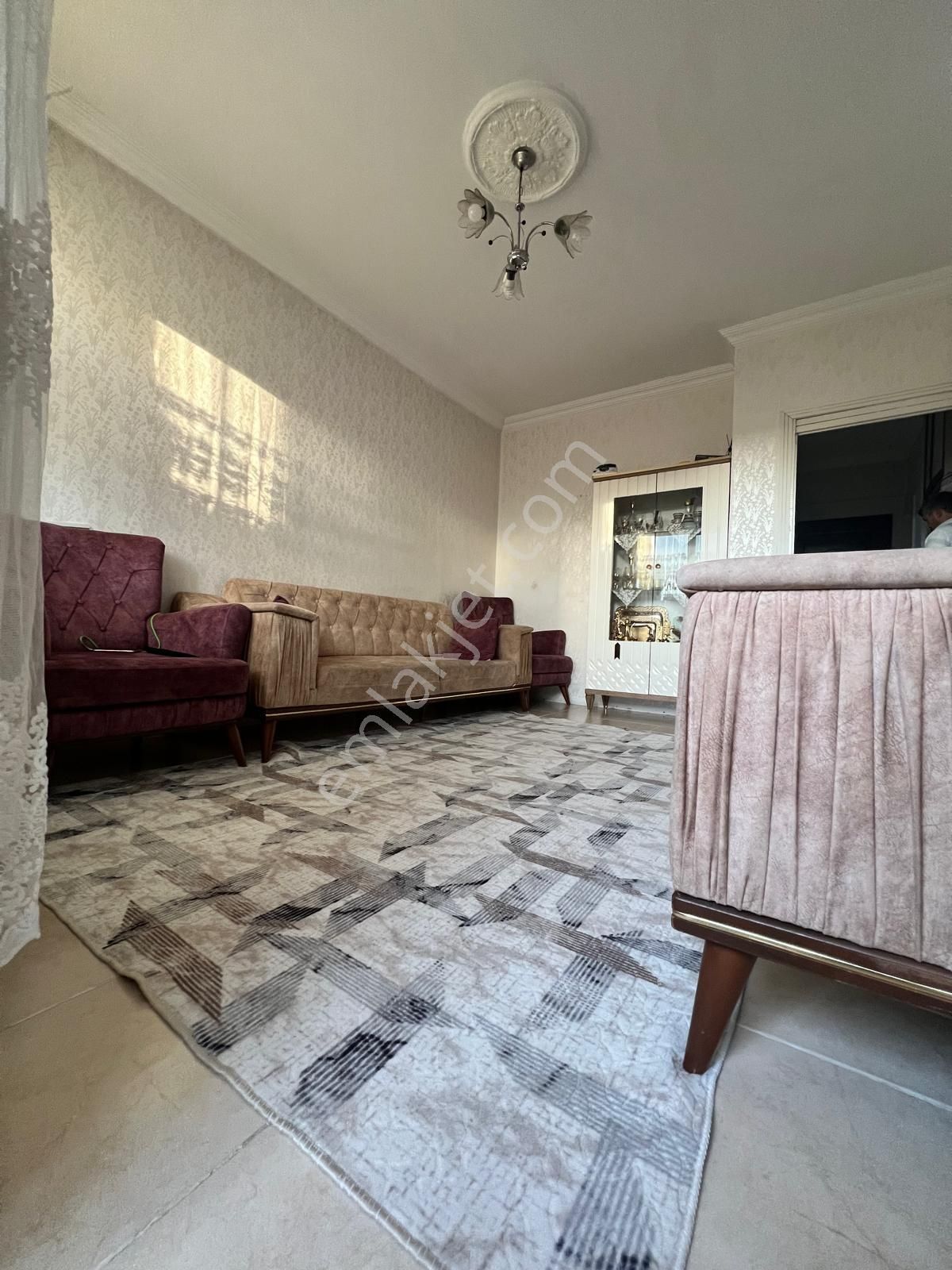 Mavi Emlak Tan Şirinevler De Satılık 1+1 Bakımlı Daire 1.375.000 Tl