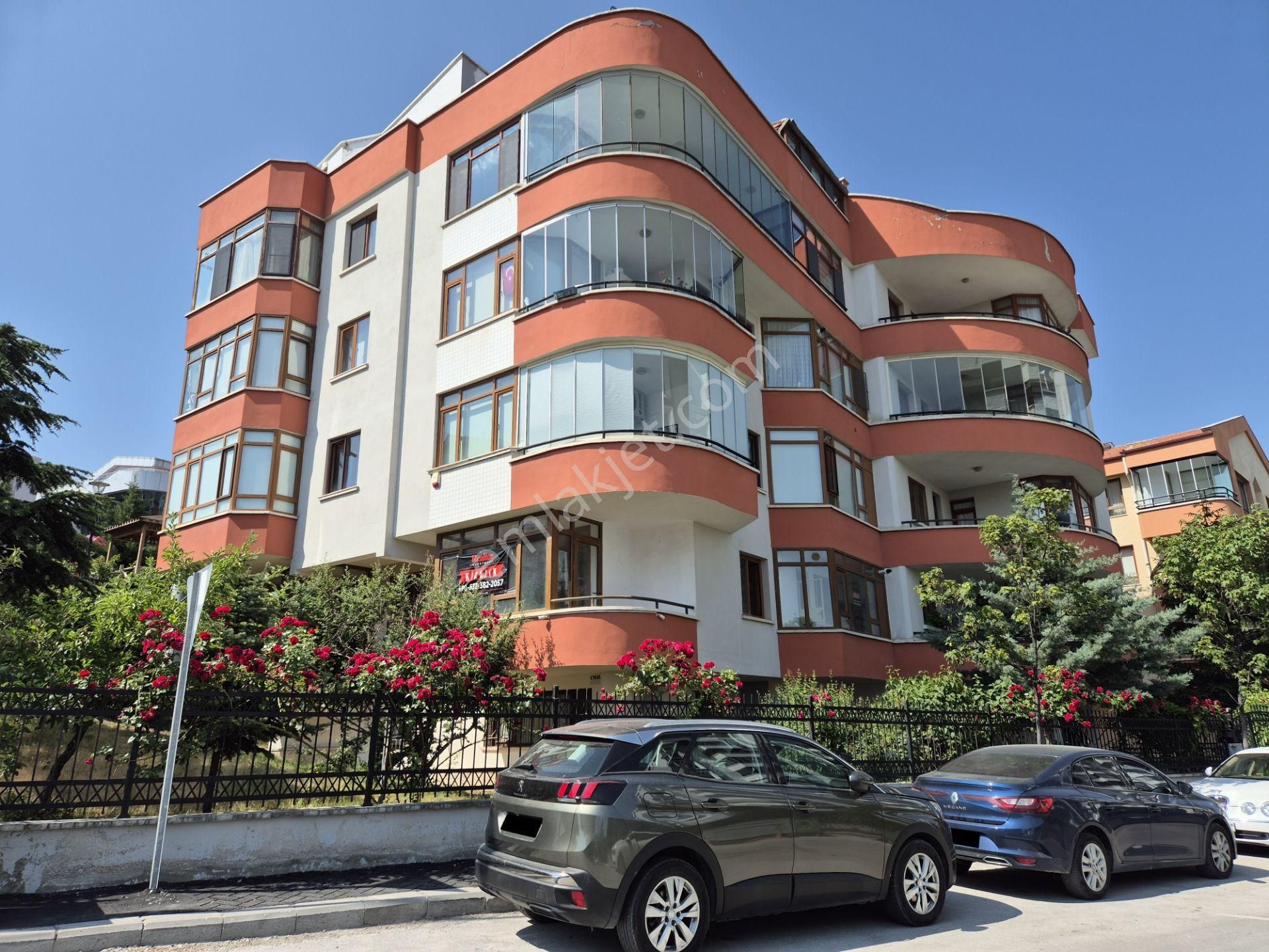 Kapalı Otopark Asansör Köşe Konum Ulaşım Avantajı Kiralık 3+1