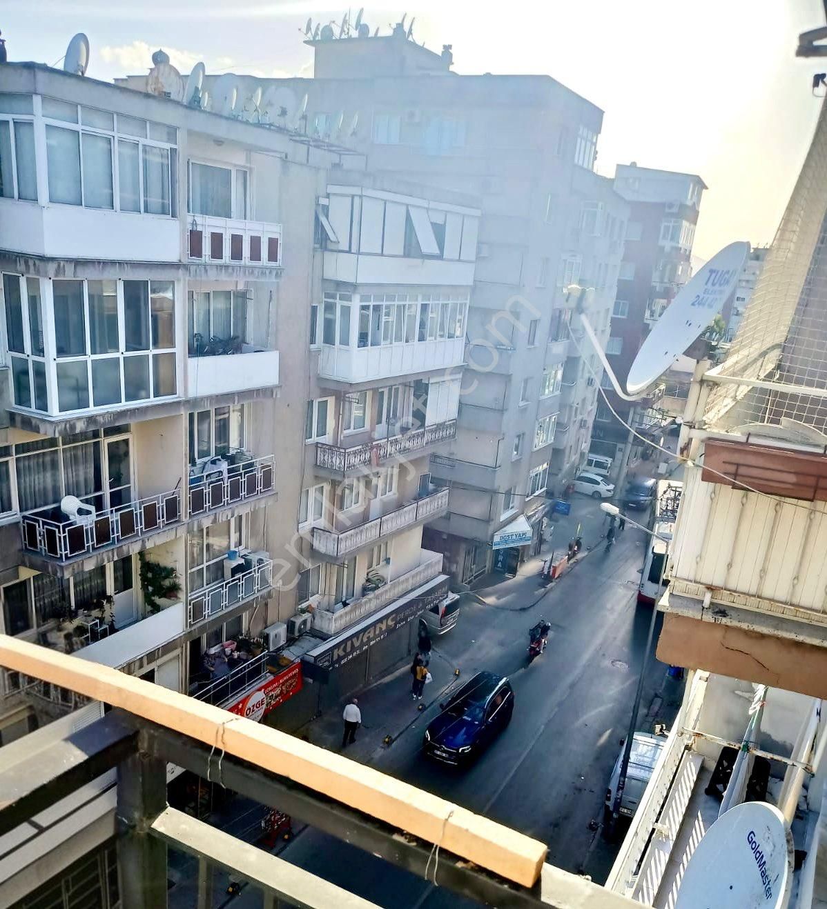 Yeşilyurt Hastane Yakını Cadde Üzerinde Tadilatlı Satılık 3+1 Daire