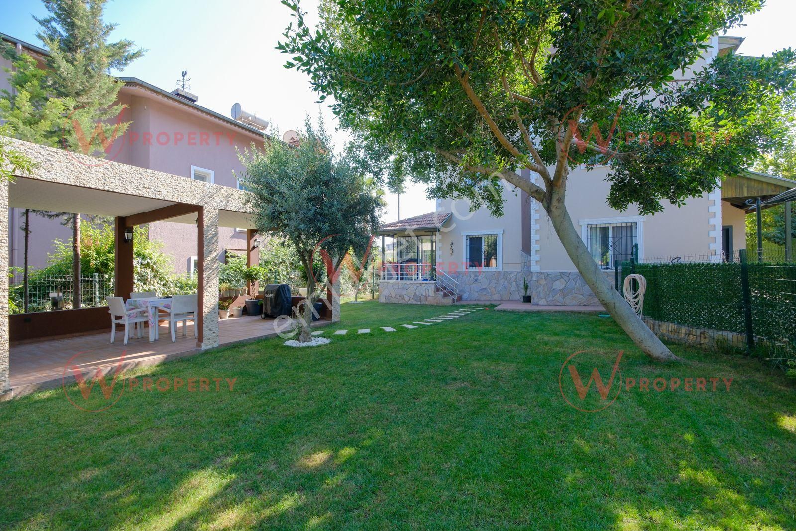 W Property Buluklu'da Modern Tarz Bahçeli Müstakil Tripleks