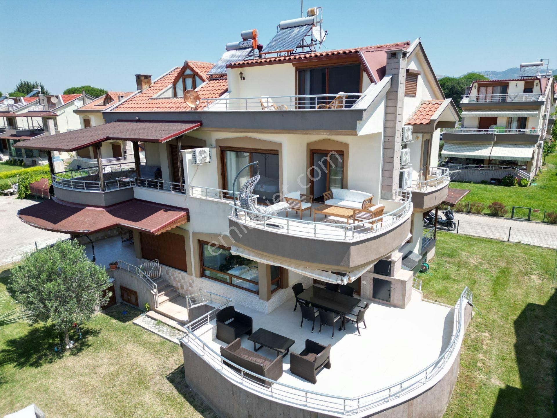 Borsem'den Dikili Salihleraltında Denize 50 M Satılık Lüks Villa