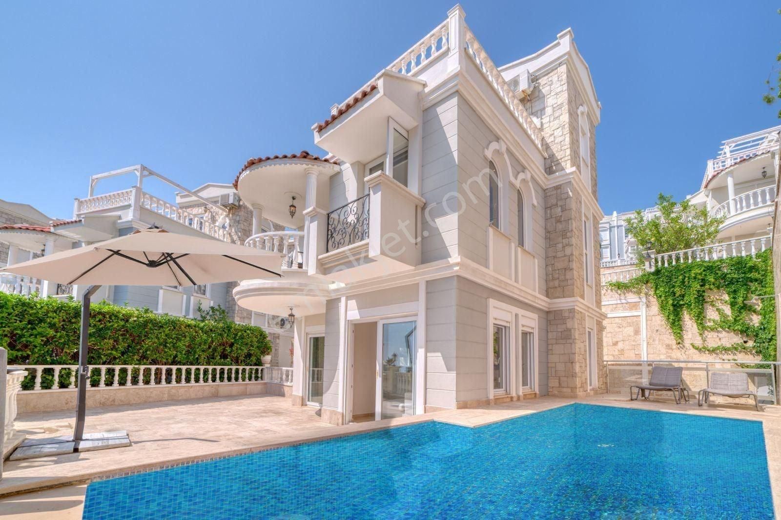 Alanya Cikcilli’de Özel Havuzlu, Manzaralı 3+1 Muhteşem Villa