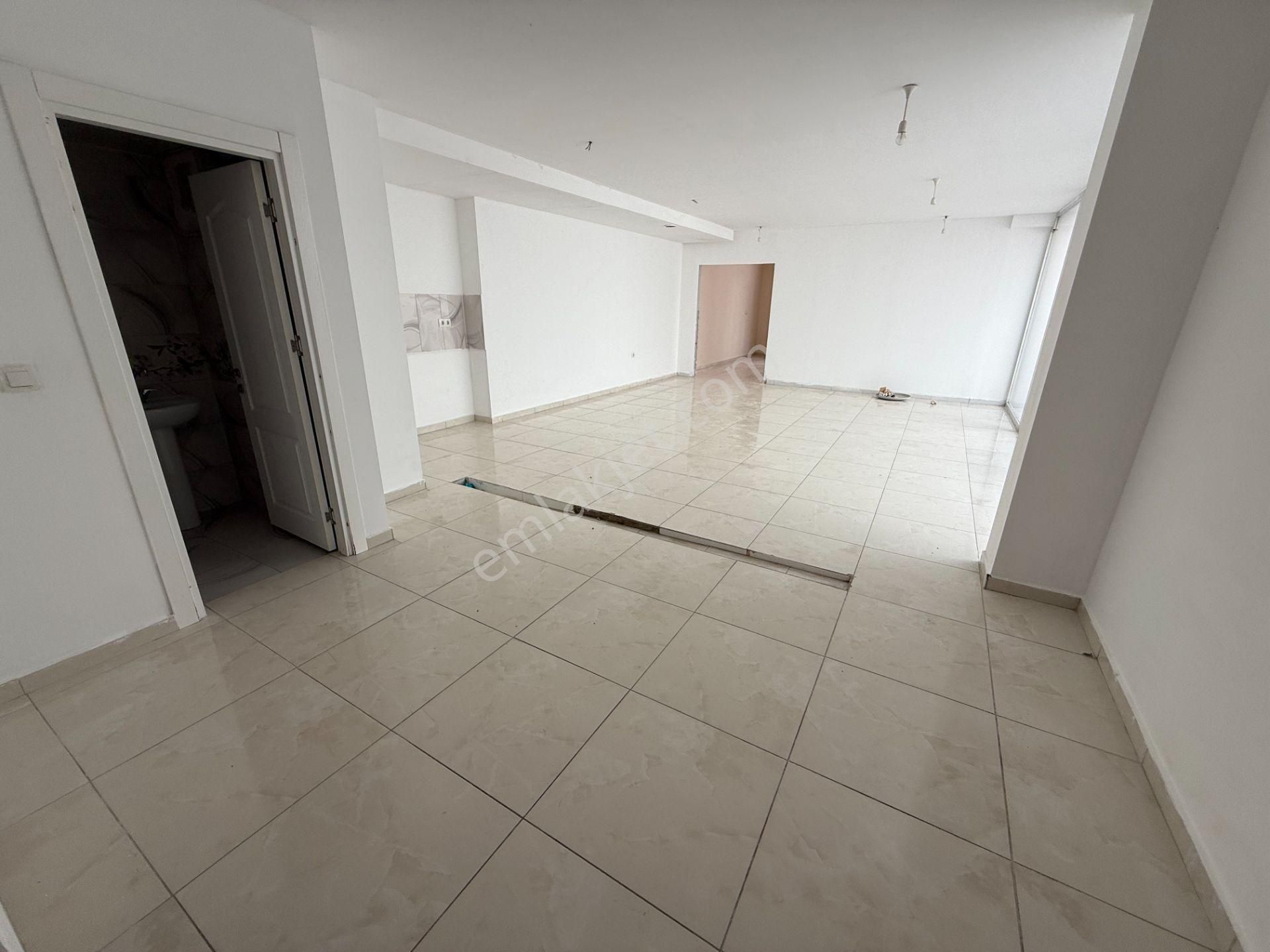 Güllüpınar Caddesi Üzerinde Kiralık Geniş Depolu Dükkan - Görsel 17