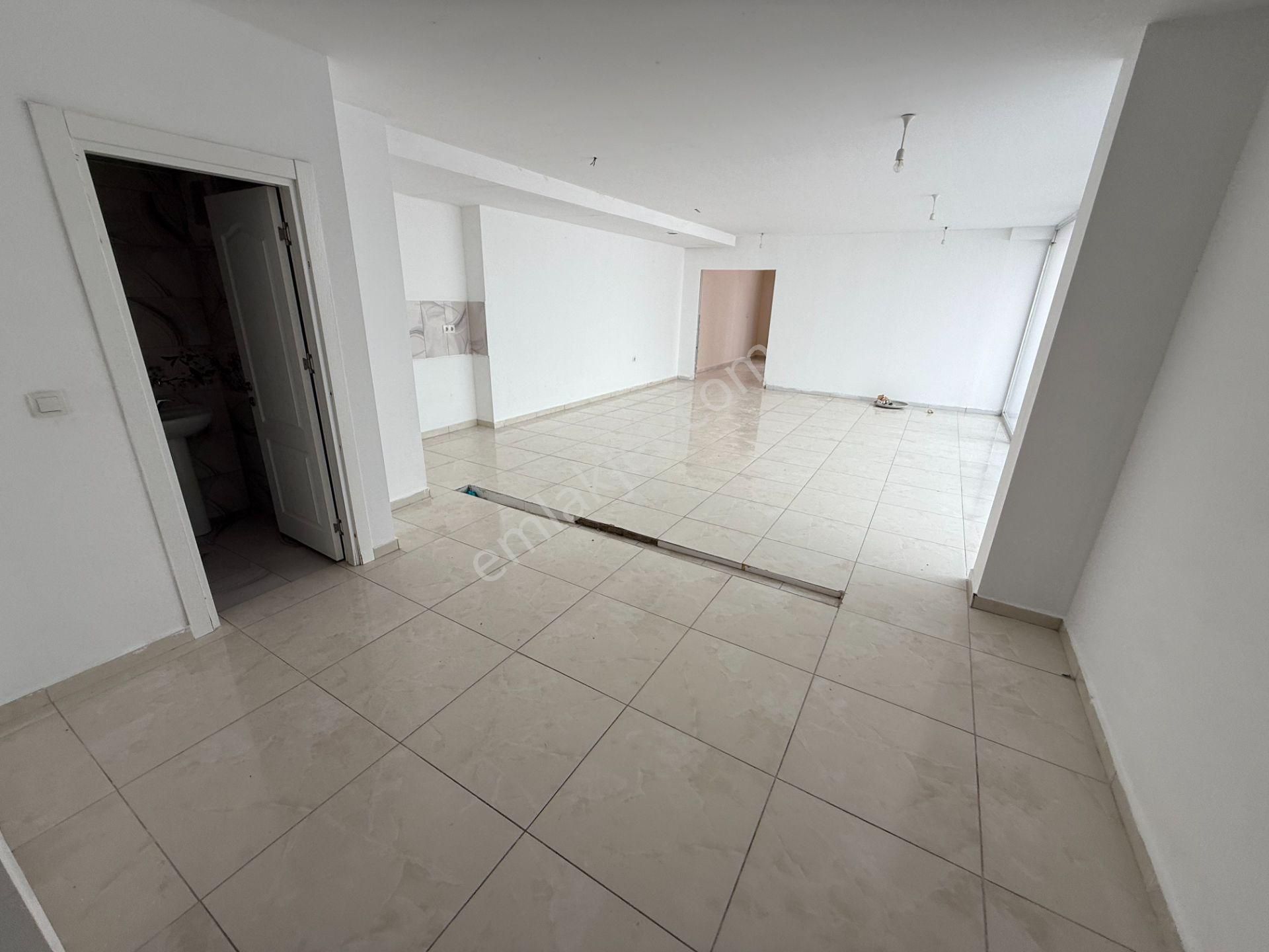 Güllüpınar Caddesi Üzerinde Kiralık Geniş Depolu Dükkan - Görsel 16