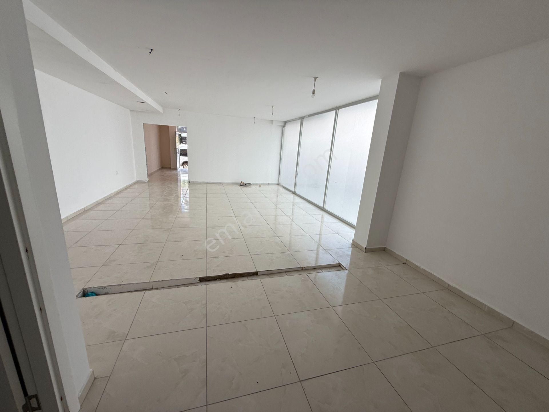 Güllüpınar Caddesi Üzerinde Kiralık Geniş Depolu Dükkan - Görsel 18