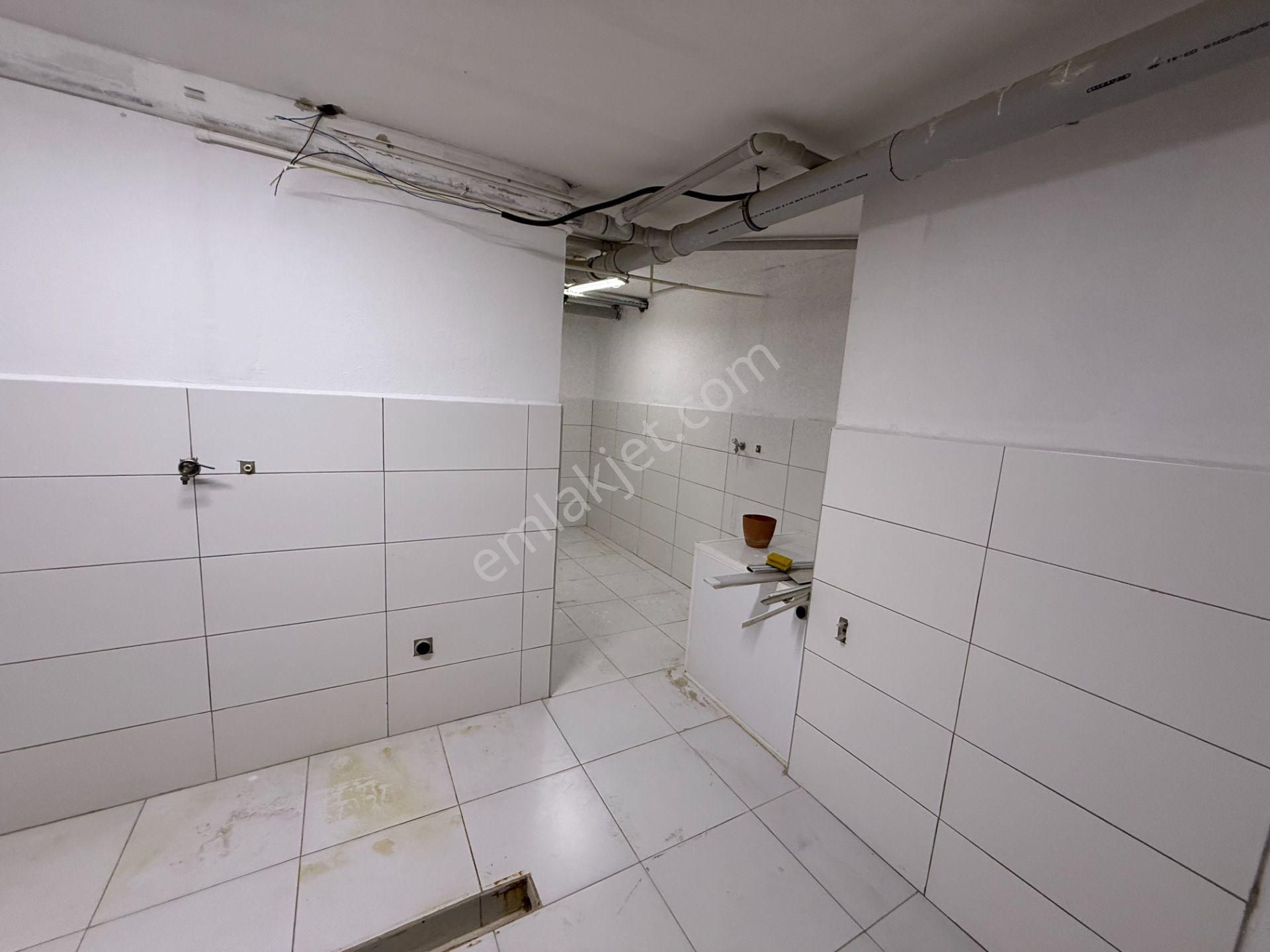Güllüpınar Caddesi Üzerinde Kiralık Geniş Depolu Dükkan - Görsel 13