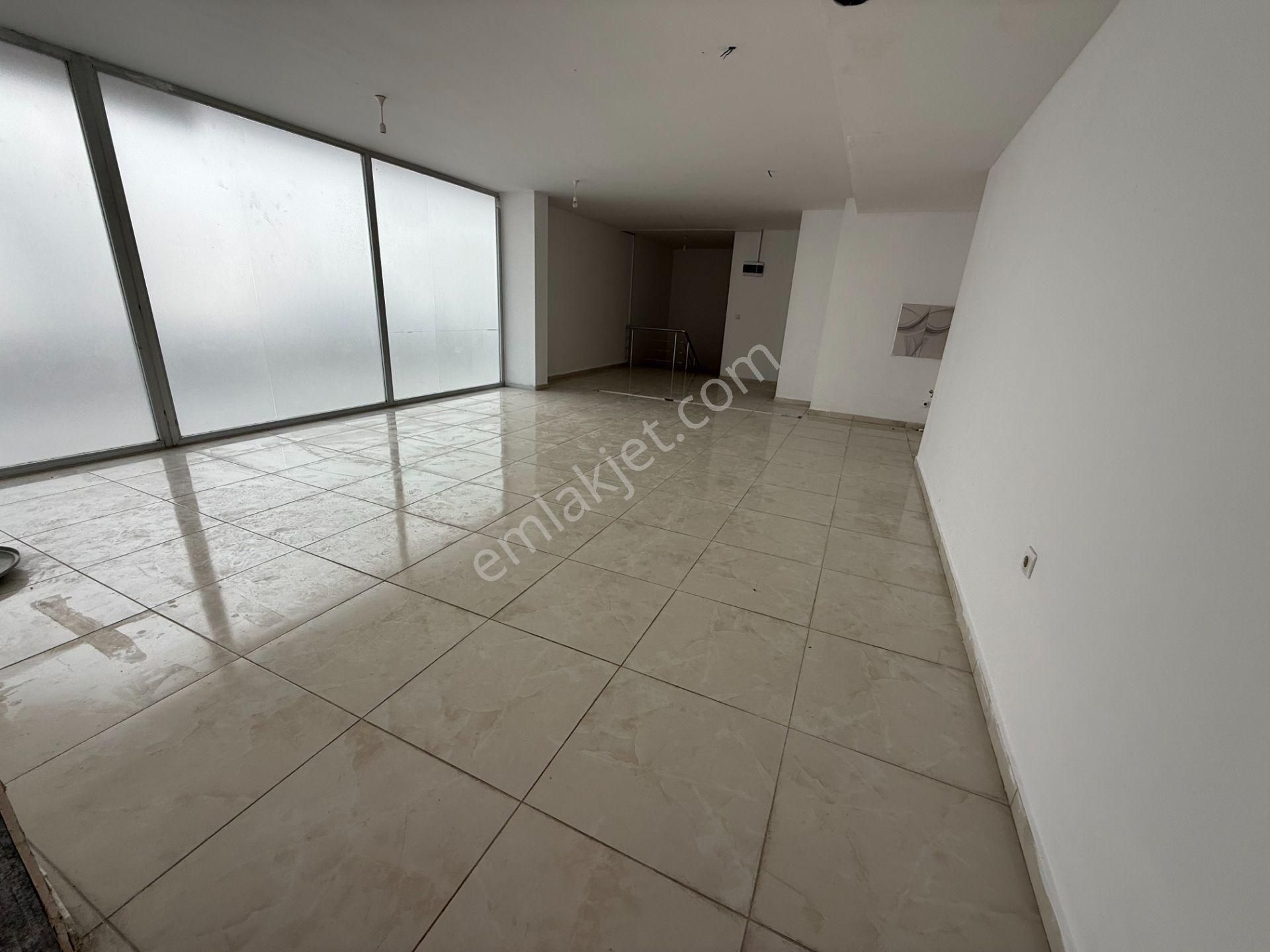 Güllüpınar Caddesi Üzerinde Kiralık Geniş Depolu Dükkan - Görsel 5
