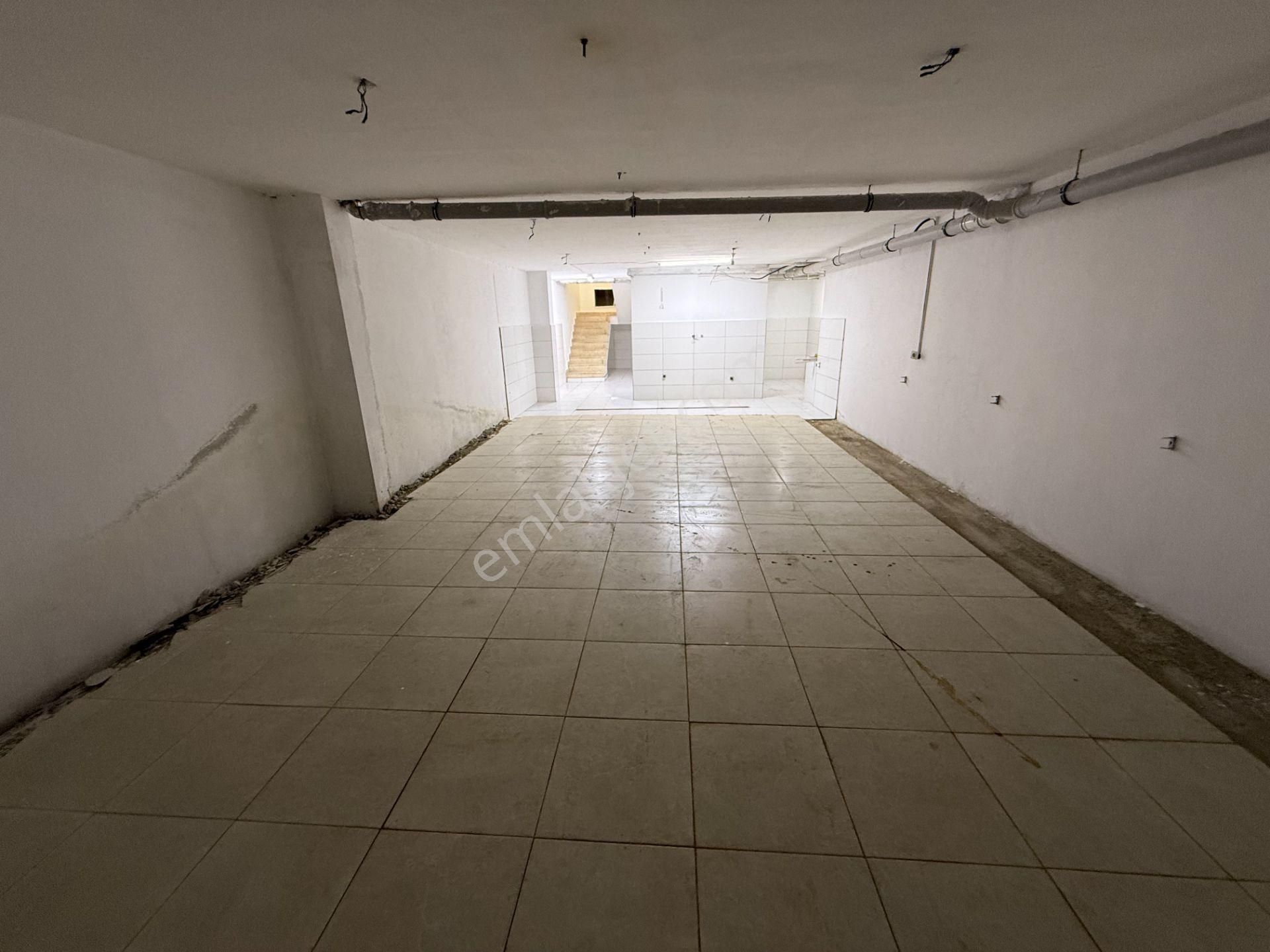 Güllüpınar Caddesi Üzerinde Kiralık Geniş Depolu Dükkan - Görsel 14