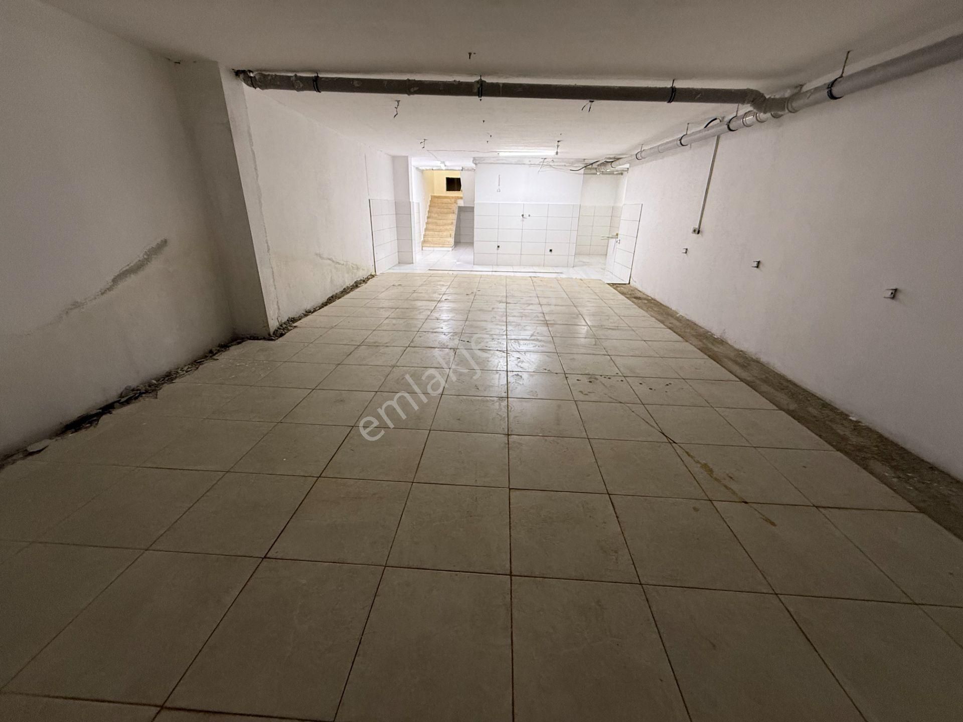 Güllüpınar Caddesi Üzerinde Kiralık Geniş Depolu Dükkan - Görsel 15