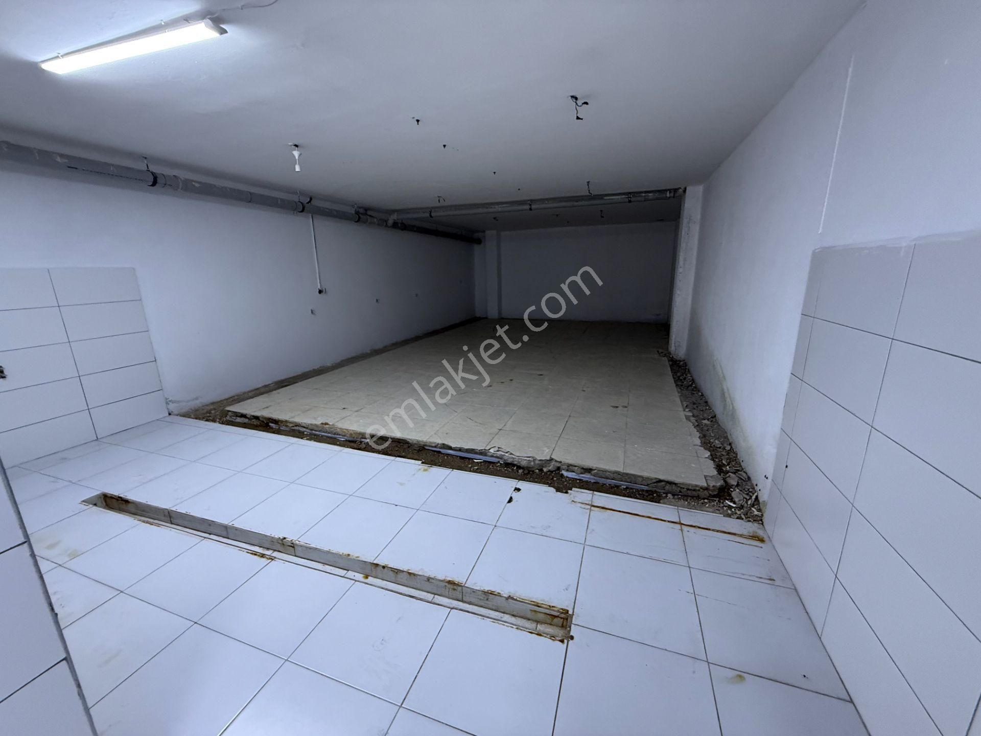 Güllüpınar Caddesi Üzerinde Kiralık Geniş Depolu Dükkan - Görsel 10