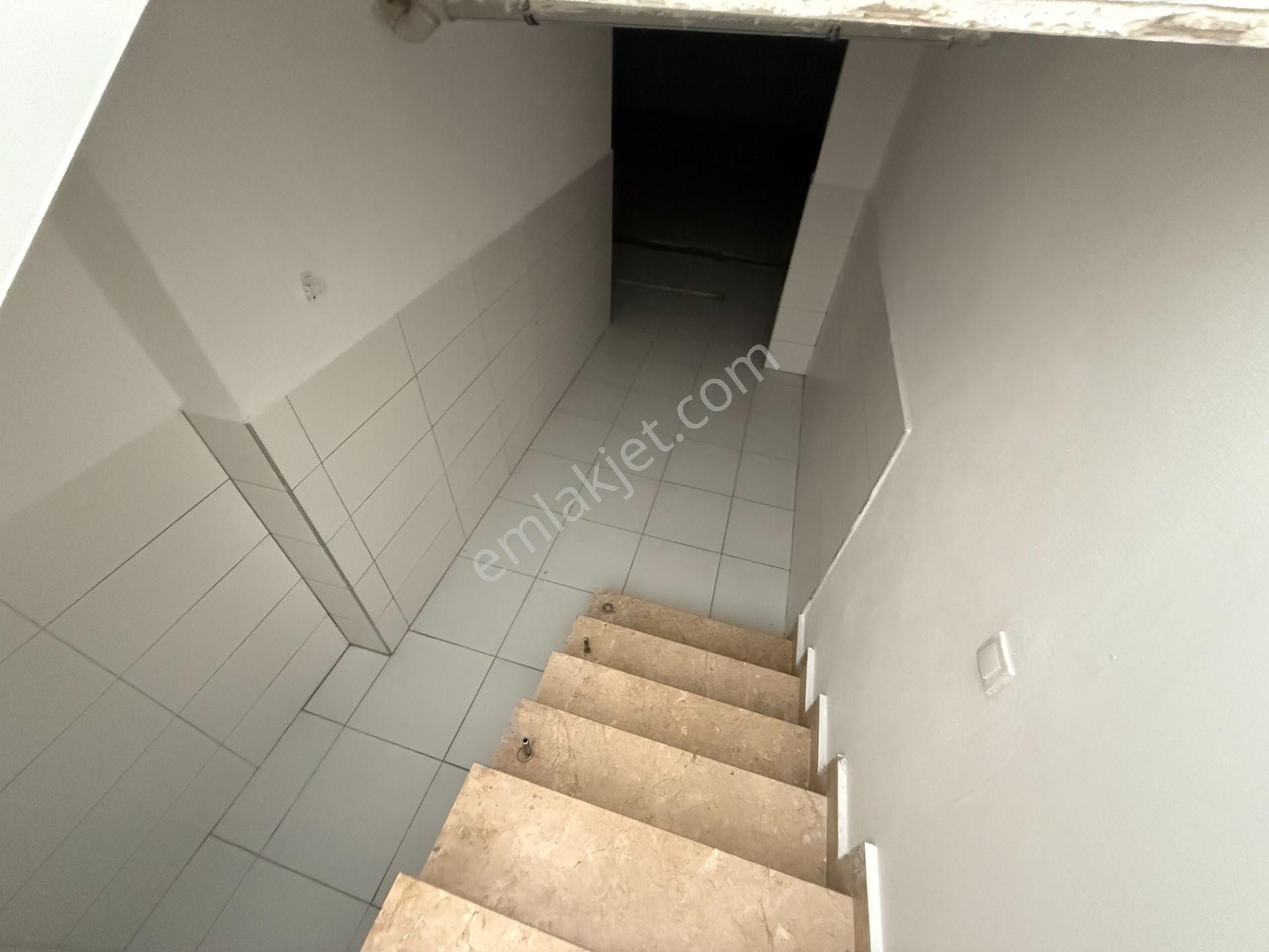 Güllüpınar Caddesi Üzerinde Kiralık Geniş Depolu Dükkan - Görsel 9