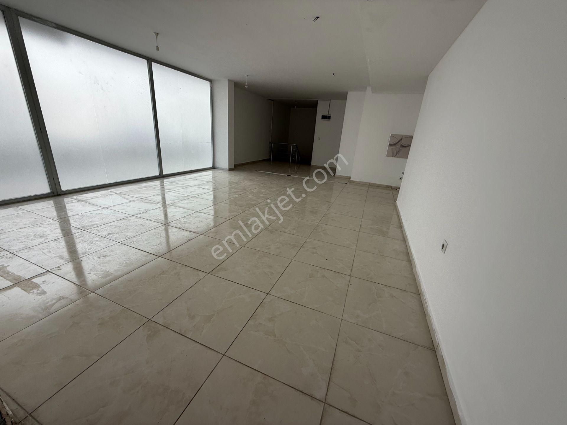 Güllüpınar Caddesi Üzerinde Kiralık Geniş Depolu Dükkan - Görsel 6