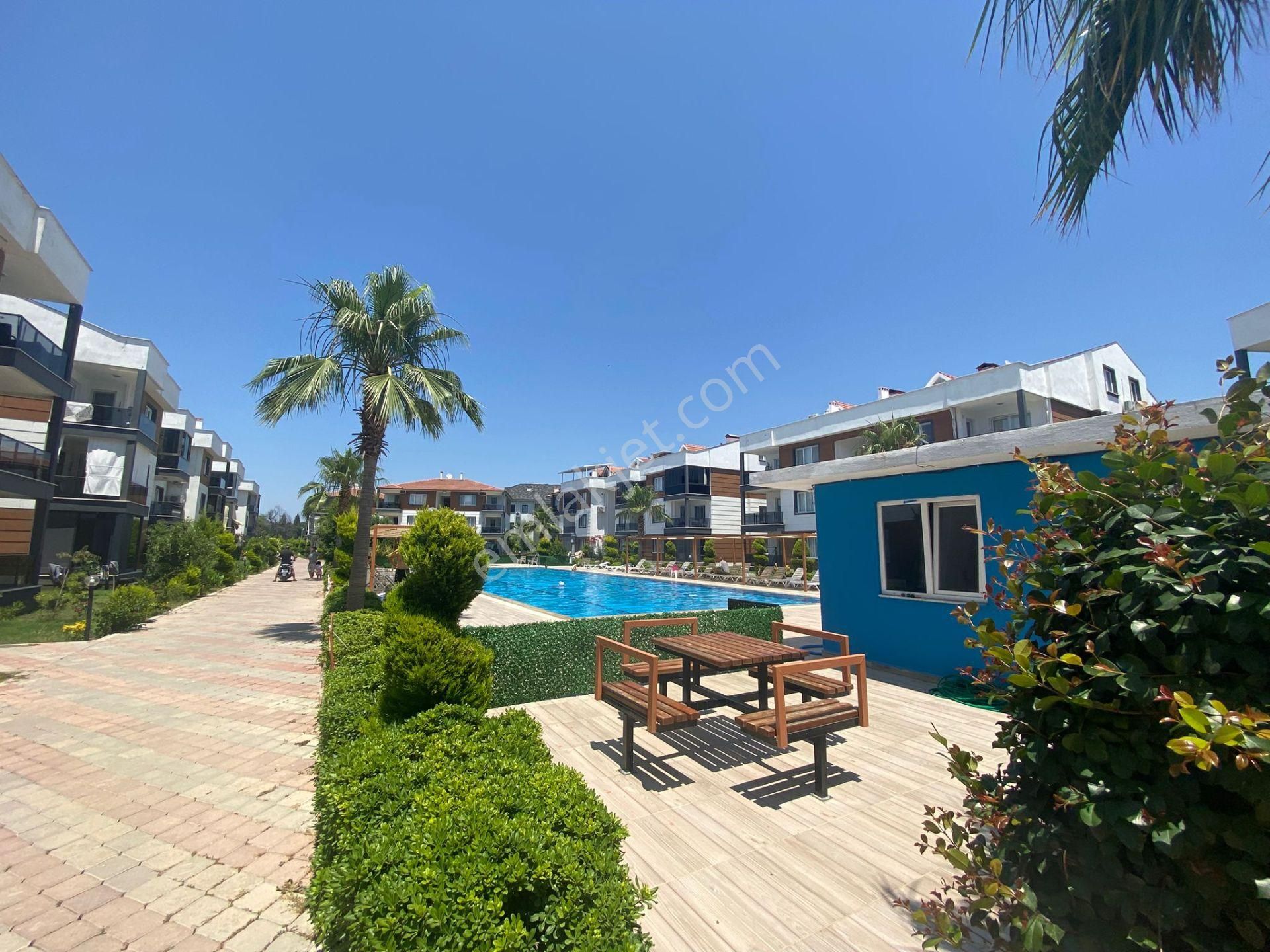 Dalaman Altıntas Mahallesinde Havuzlu Sitede Eşyalı 1+1 Daire