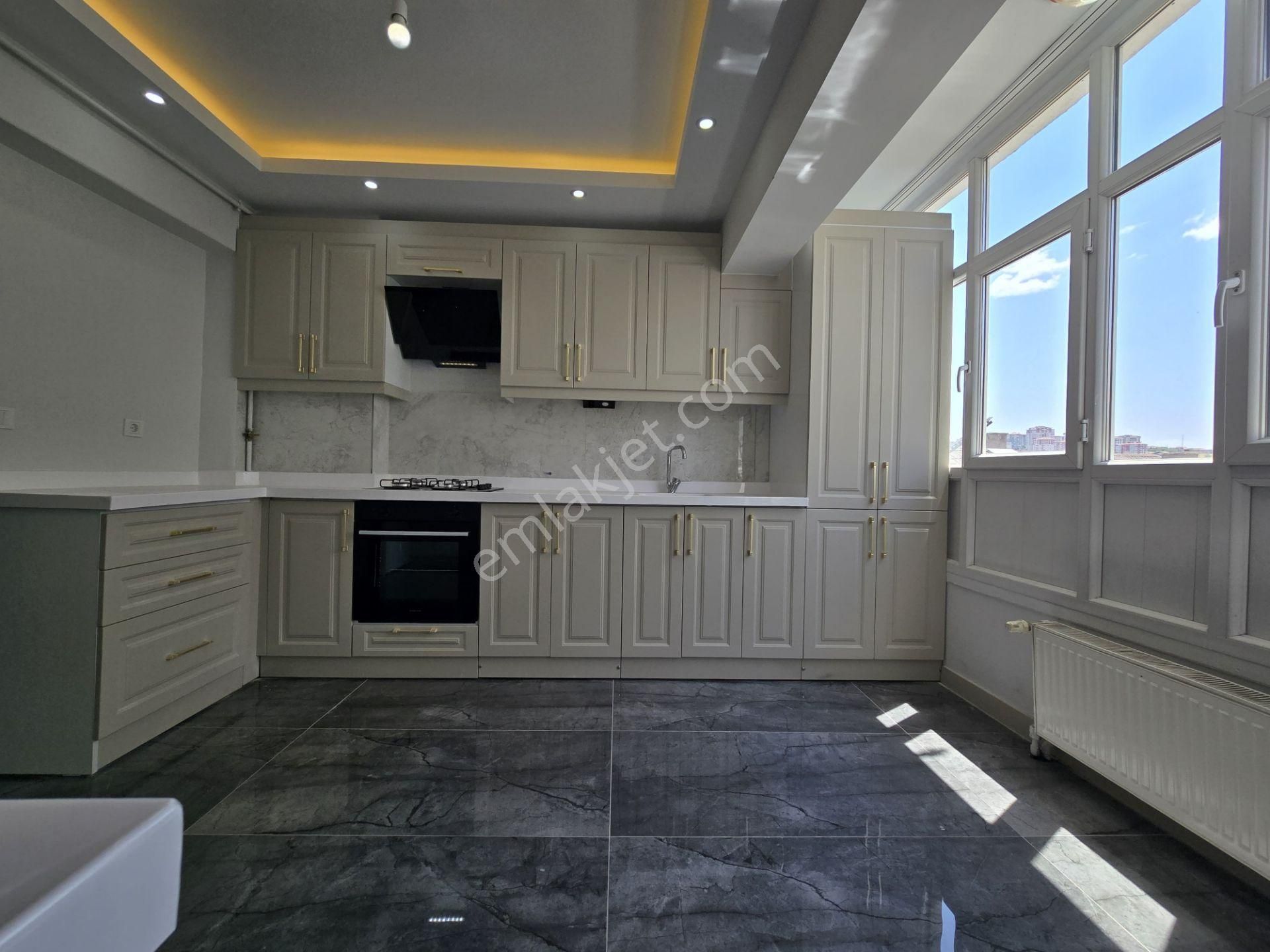 Piyade Mah Satılık 3+1 Geniş Full Yapılı Cadde Üstü Ön Cephe Daire