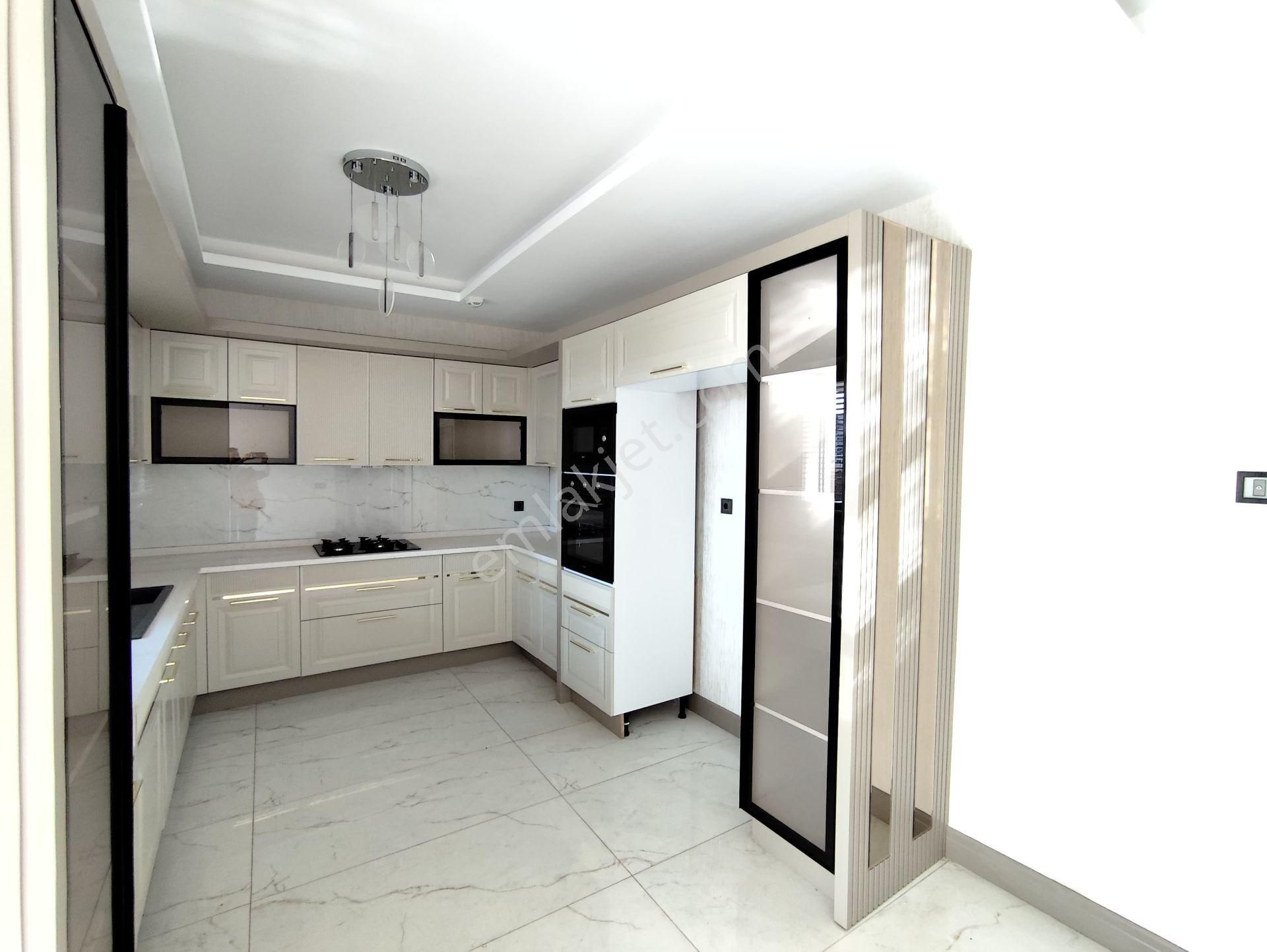 Rota Dan Winstown Arkası Tepe Livin 1 De 2.5+1 Satılık Daire