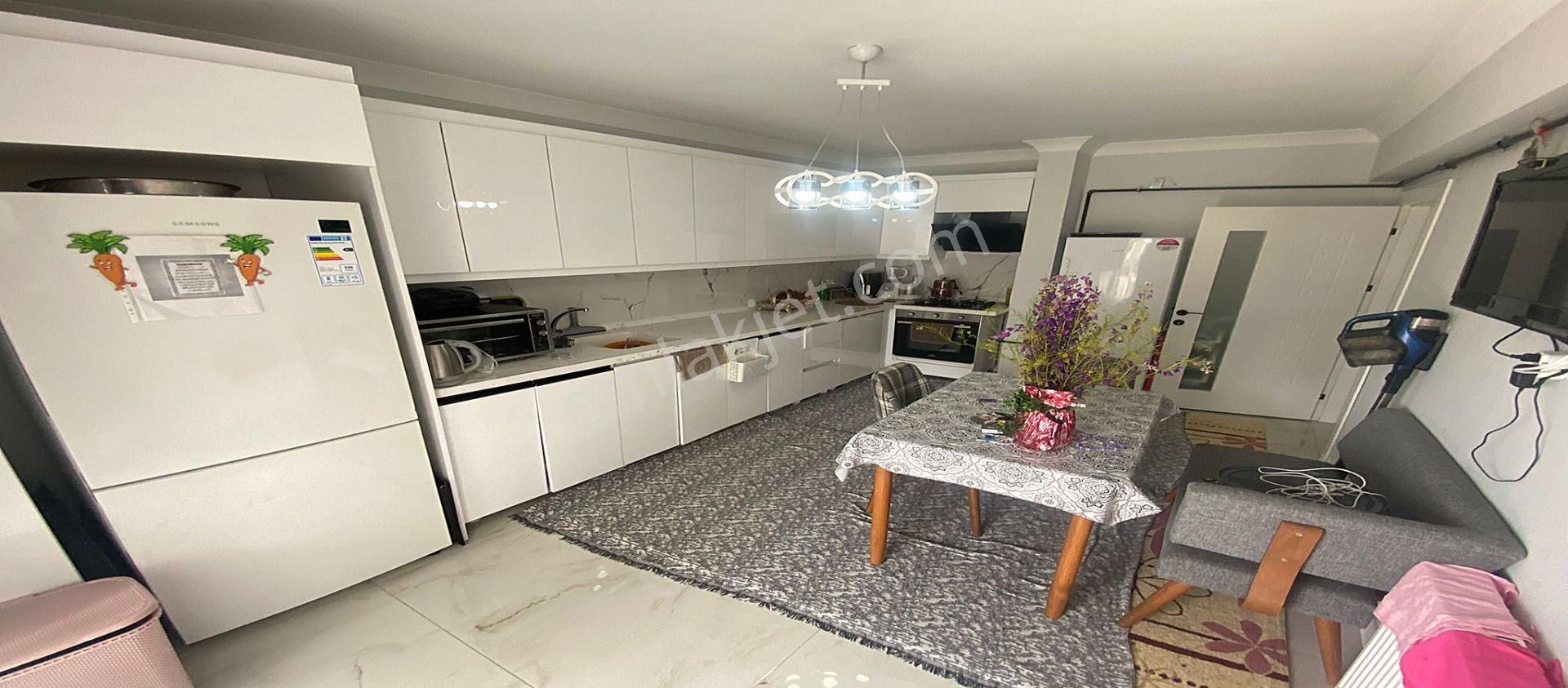 Yenikent Emlakdan 140m2 Arakat Çift Banyolu Masrafsz Süper Daire