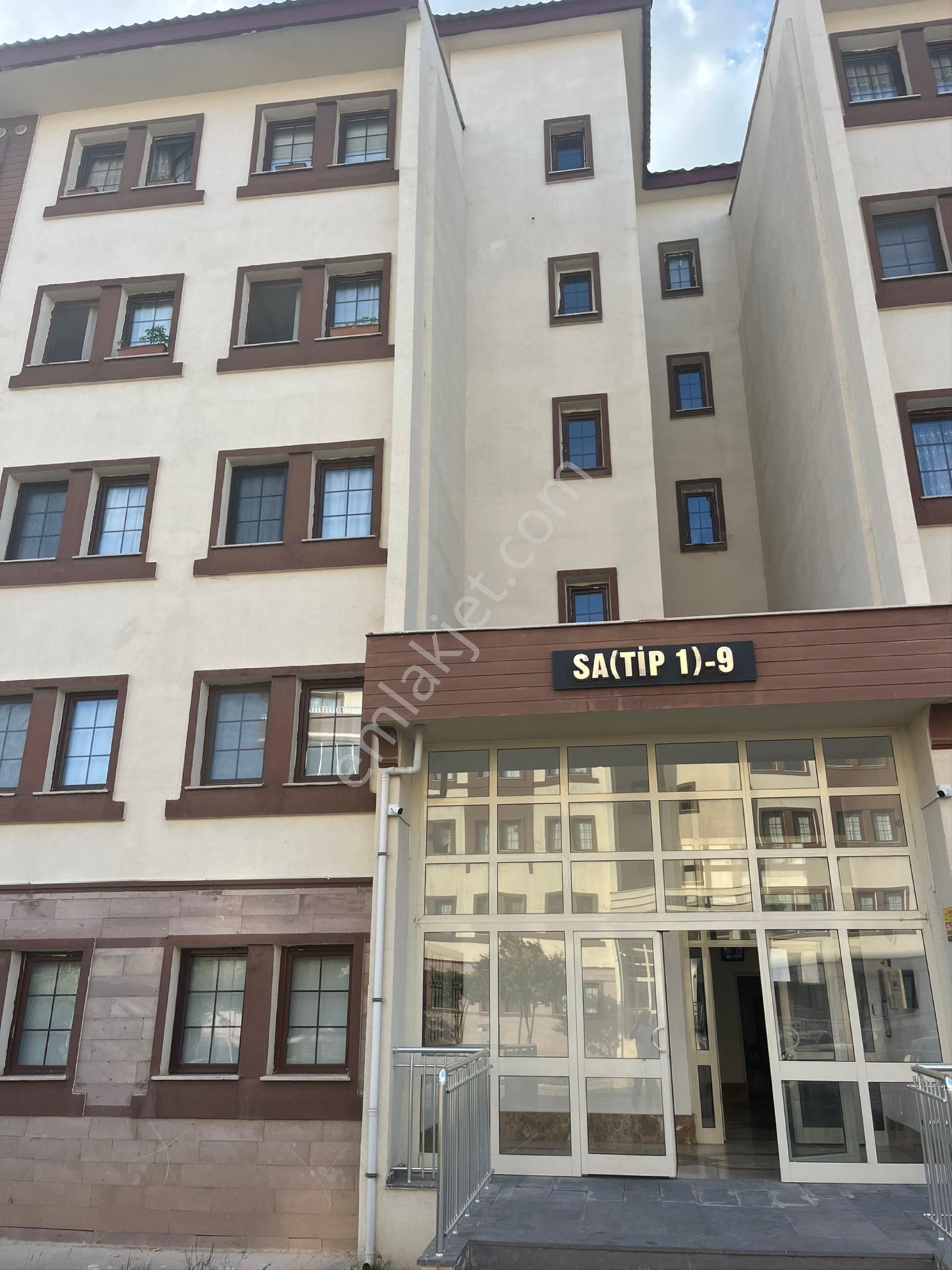 Gümüşkalem Emlaktan Yeşilyurt Esnaf Tokide İçi Yapılı Ara Kat Satılık Daire