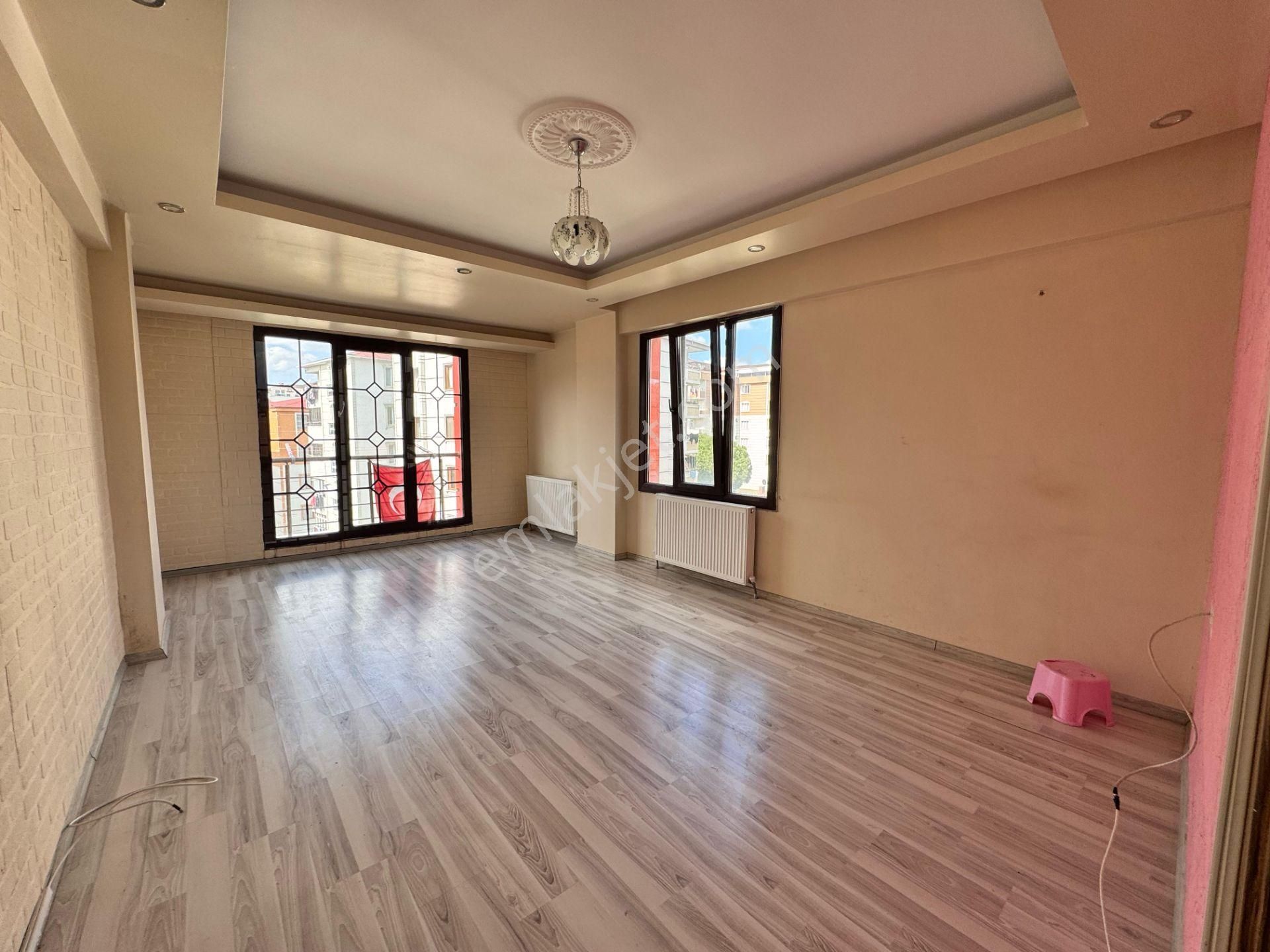 Akyüz Gayrimenkul Den Merkezi Konumda Iskanlı Kombili Satılık 2+1 Daire