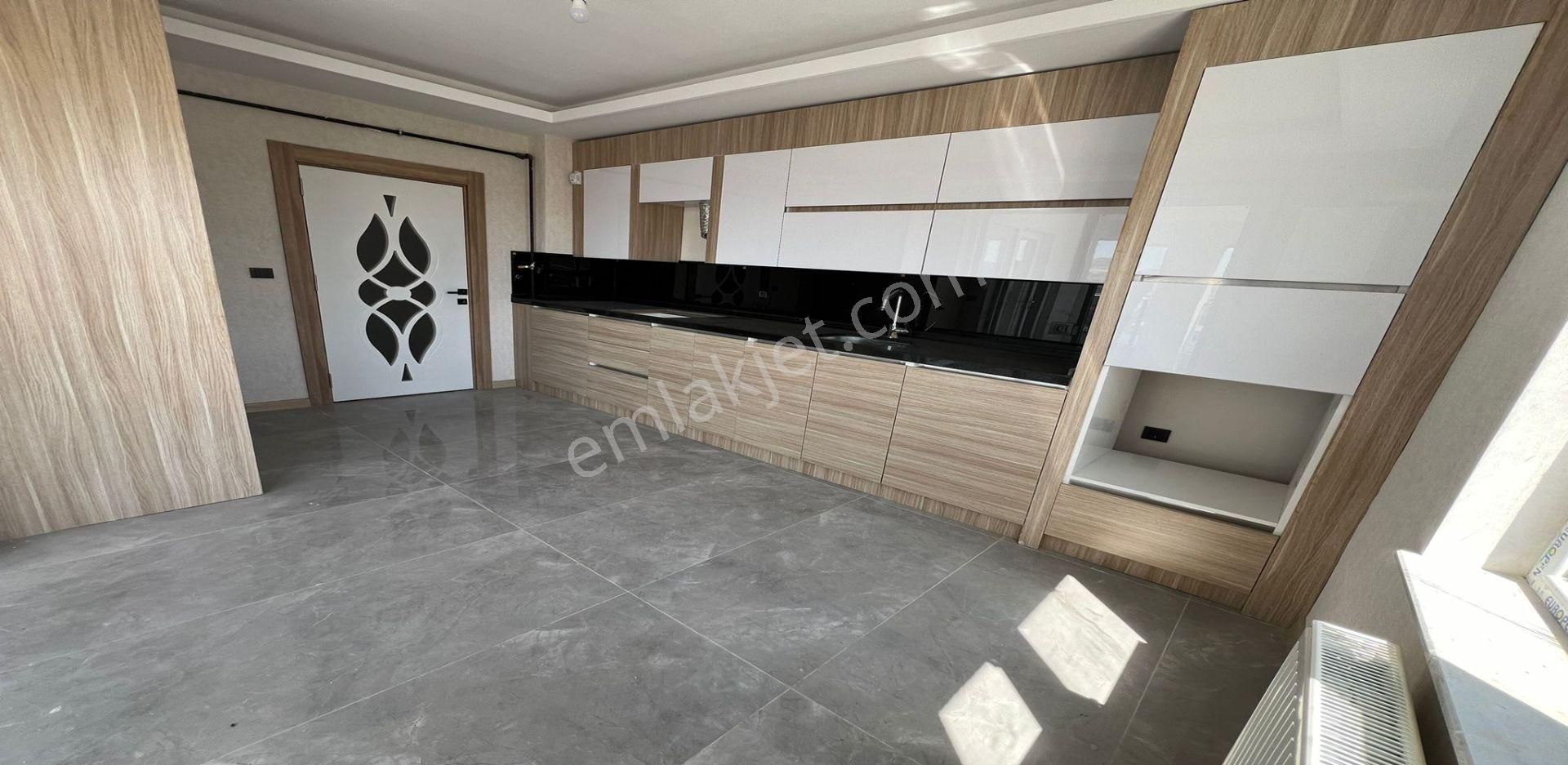 Yenikent Emlak'tan Fark Yaratan Sitede 3+1 Masrafsız Ön Cephede