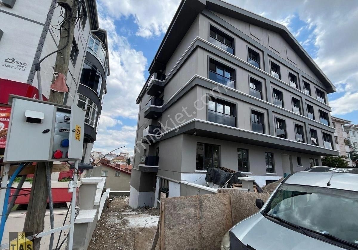 Cevizlidere Caddesi Üzerinde 2+1 Satılık Daire