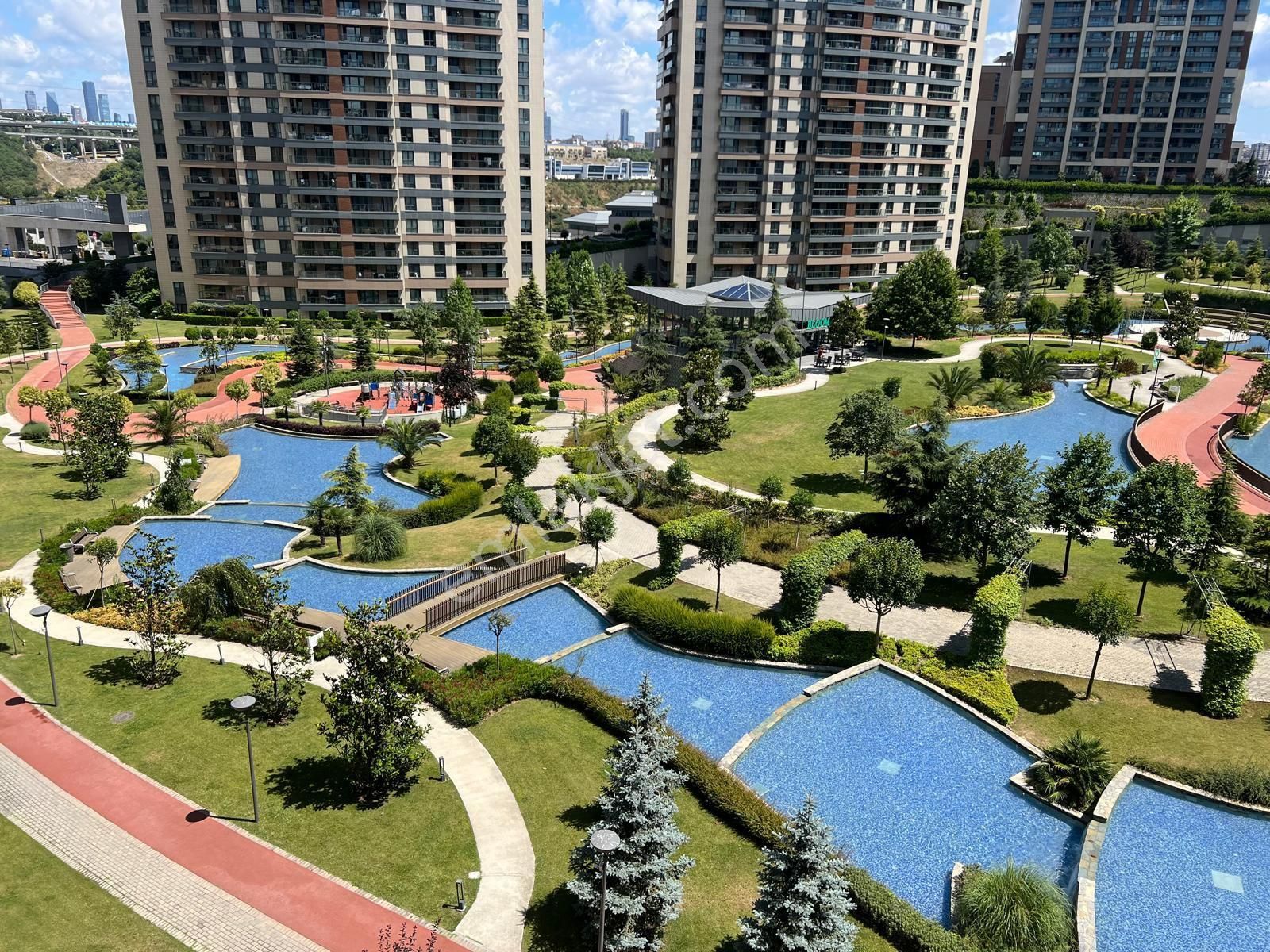 Torunlar 5.levent Havuz Manzaralı Büyük Tip 1+1 Kiralık Daire